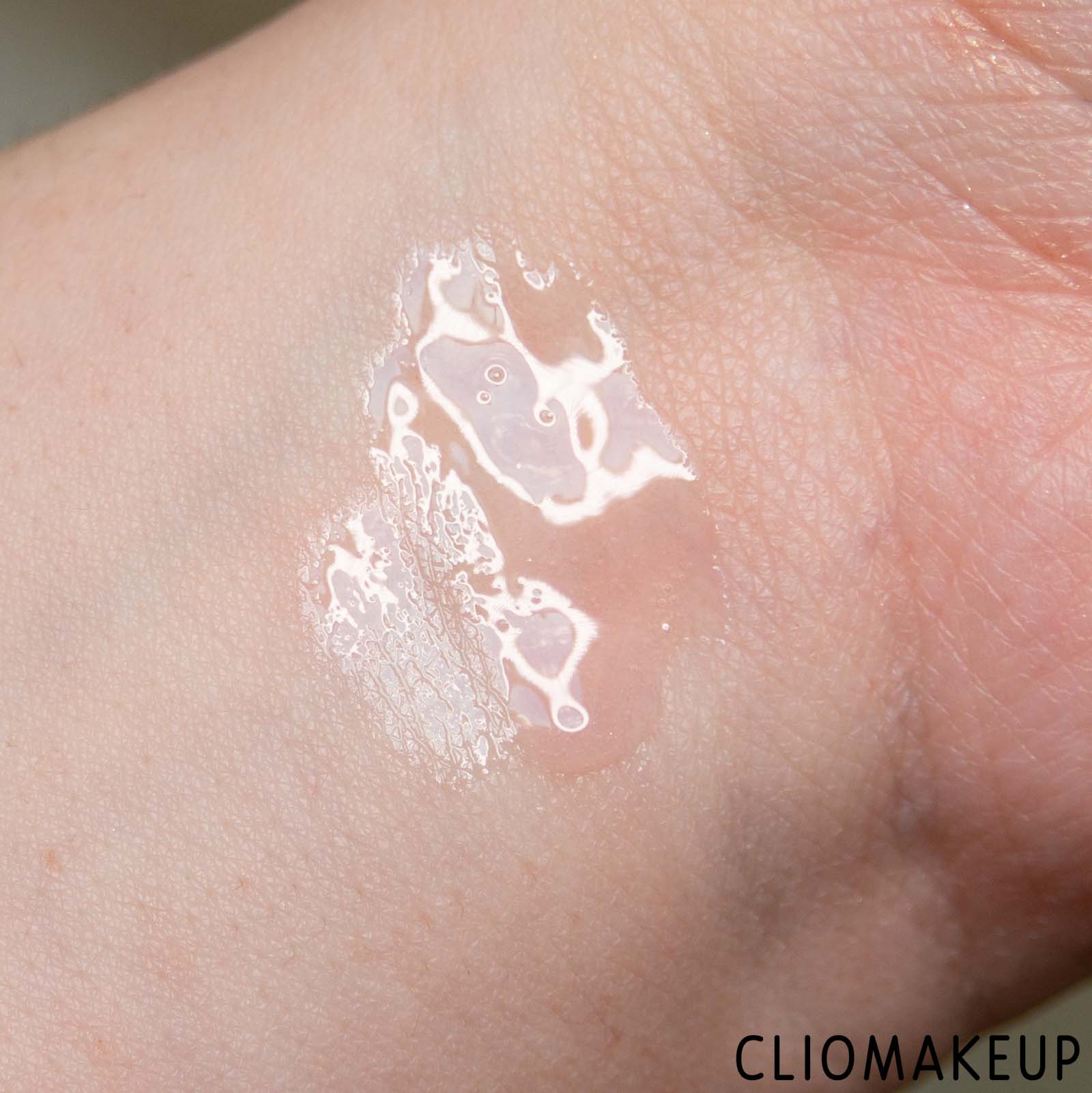 cliomakeup-recensione-olio-labbra-revolution-honey-bear-lip-oil-7