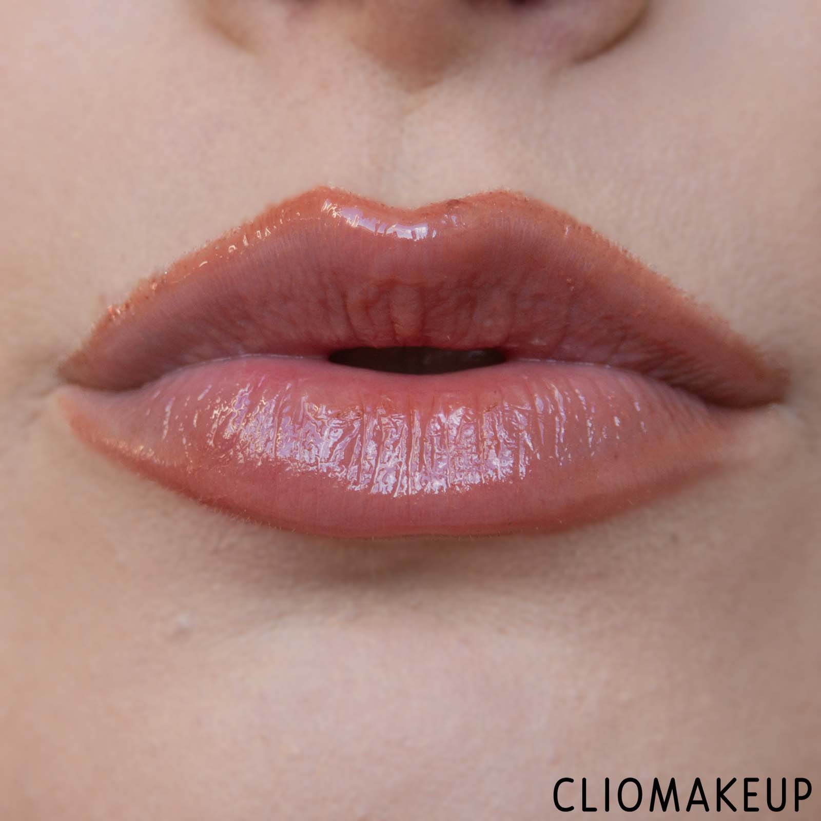 cliomakeup-recensione-olio-labbra-revolution-honey-bear-lips-oil-12