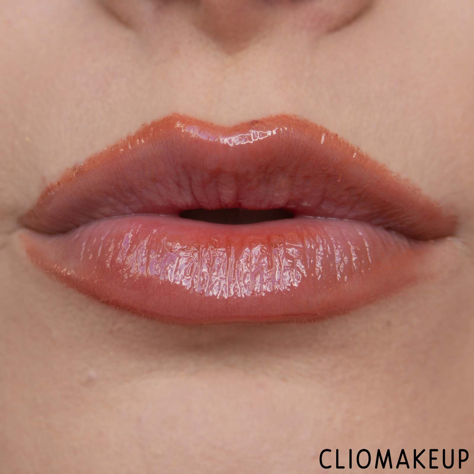 cliomakeup-recensione-olio-labbra-revolution-honey-bear-lips-oil-13