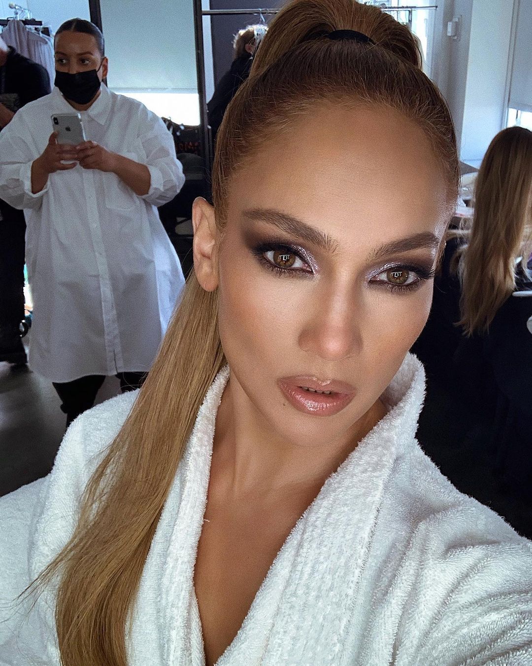 Cliomakeup-trucco-occhi-marroni-primavera-2023-jennifer-lopez