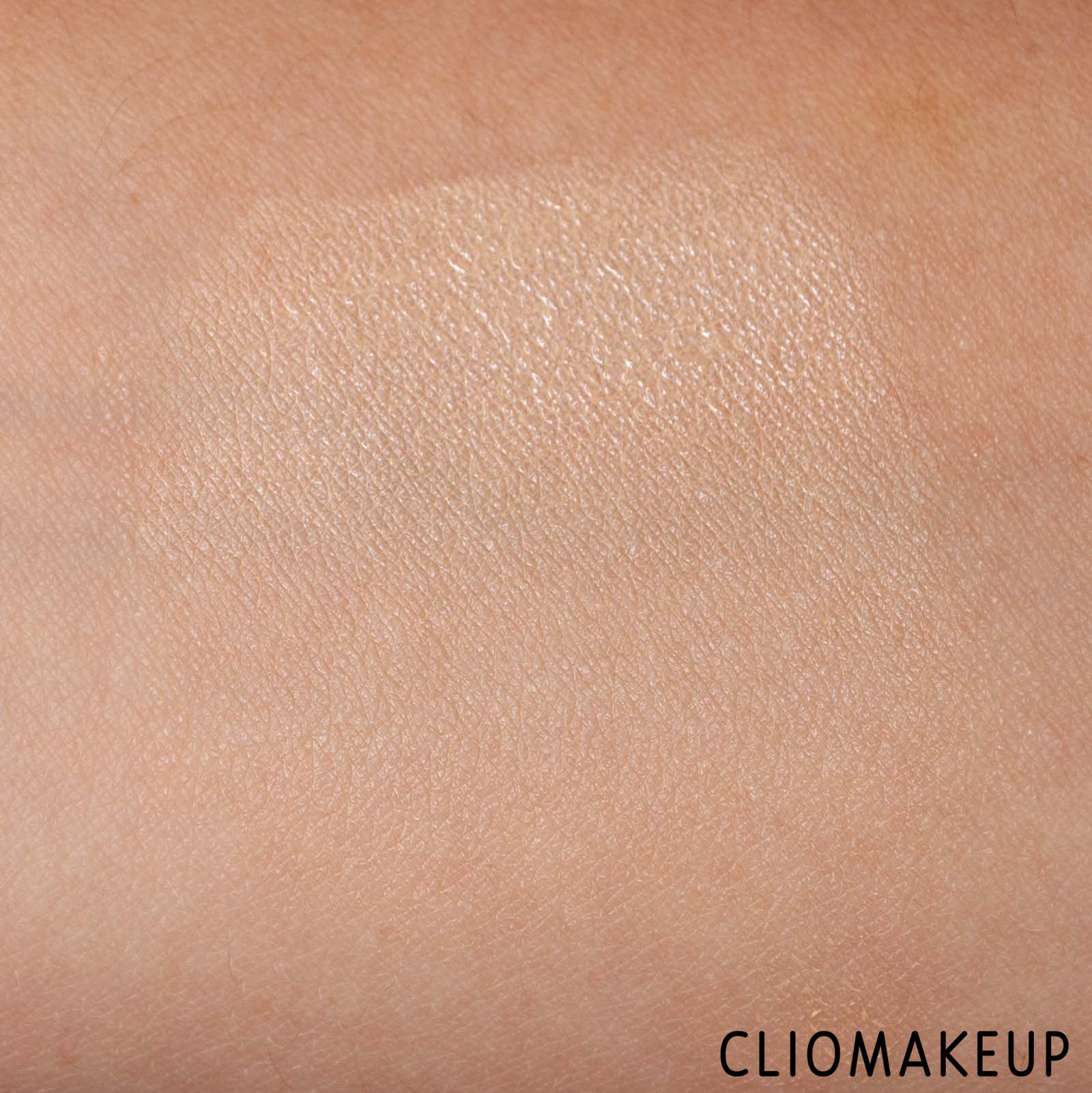 cliomakeup-recensione-fondotinta-catrice-nude-drop-tinted-serum-foundation-7