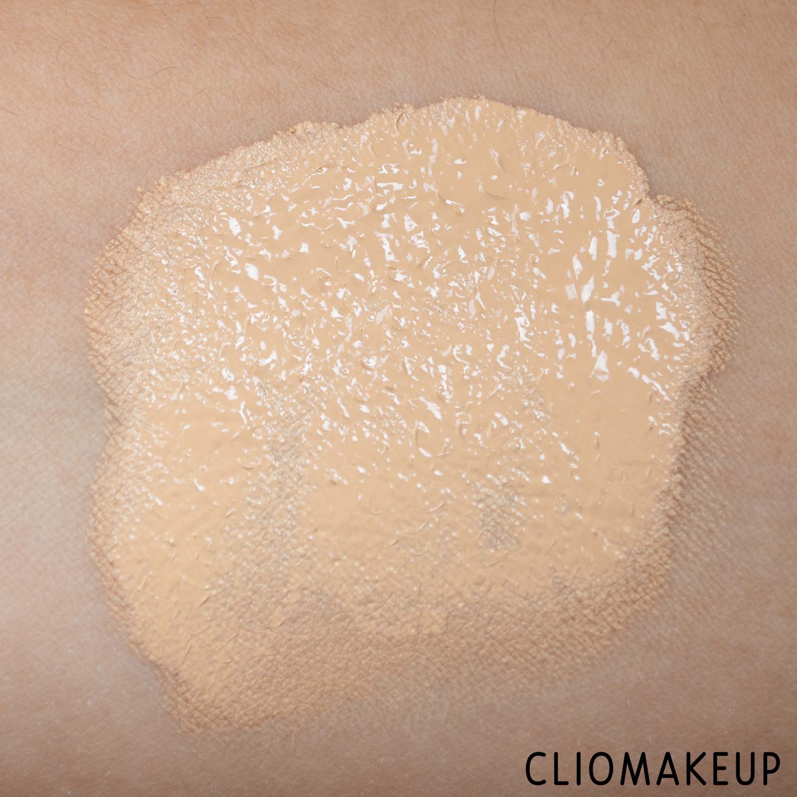 cliomakeup-recensione-fondotinta-kvd-vegan-beauty-good-apple-full-coverage-serum-foundation-6