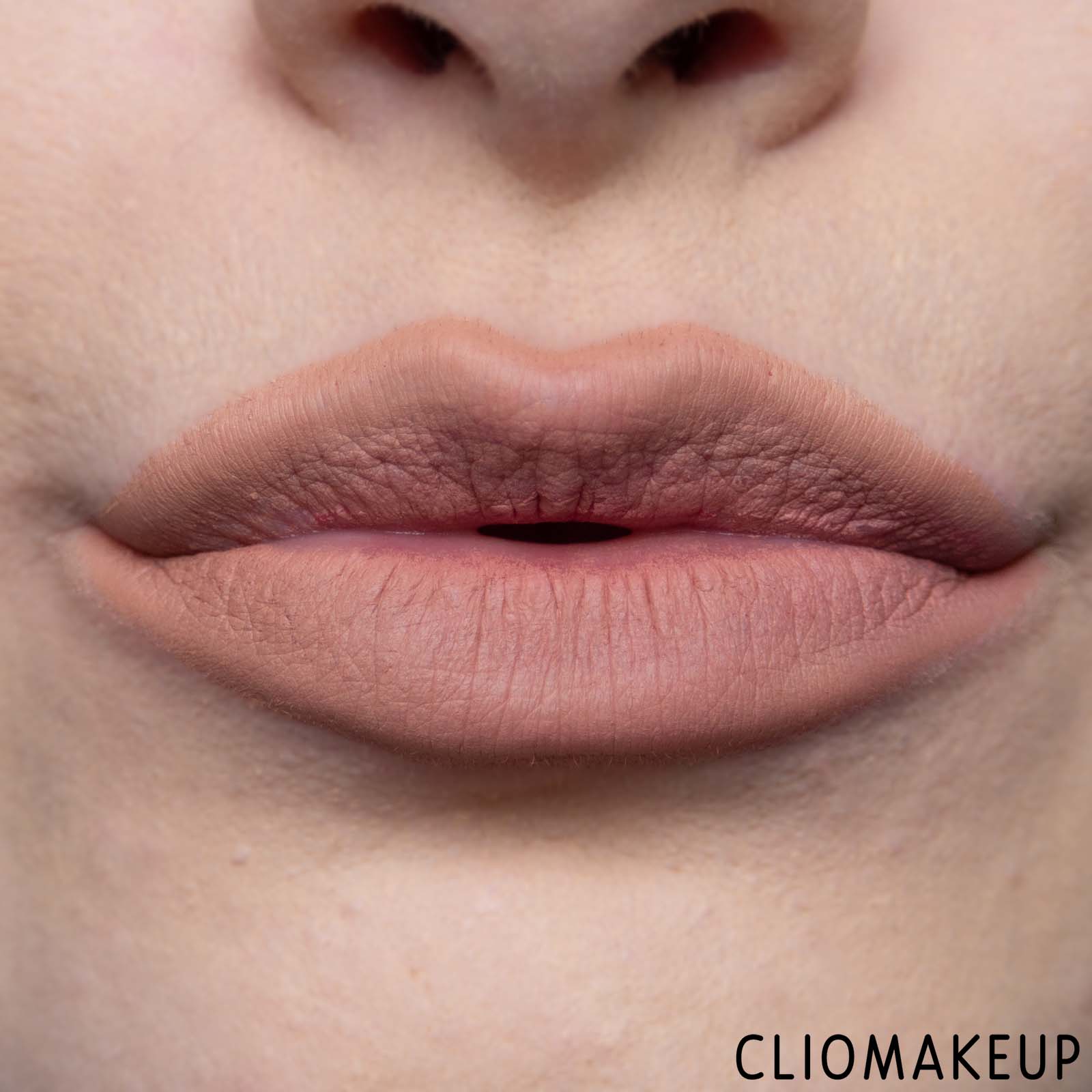 cliomakeup-recensione-kit-countouring-revolution-lip-contour-kit-ultra-matte-10