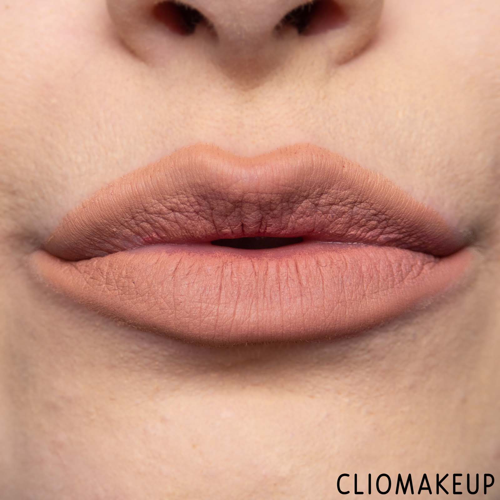 cliomakeup-recensione-kit-countouring-revolution-lip-contour-kit-ultra-matte-11