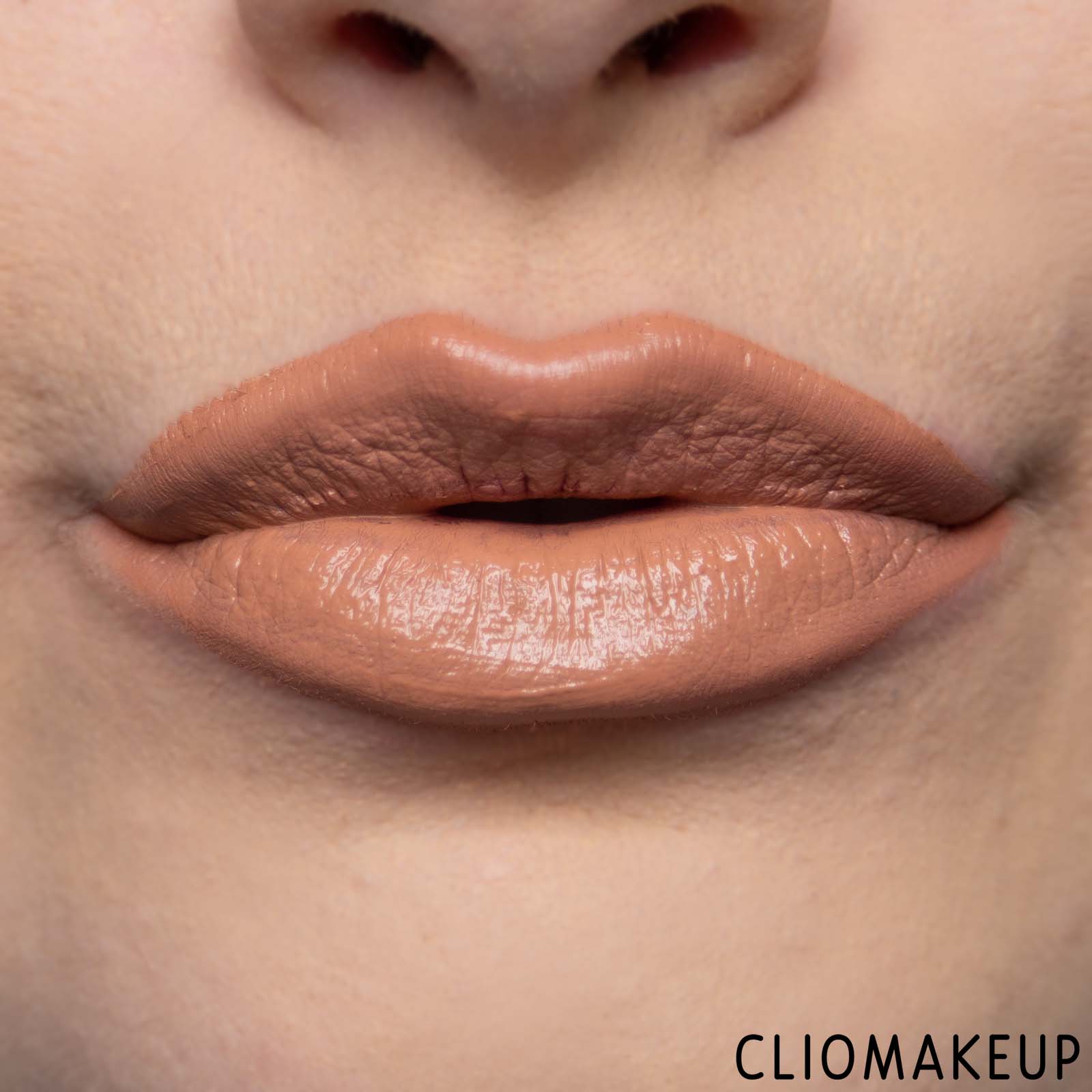 cliomakeup-recensione-kit-countouring-revolution-lip-contour-kit-ultra-matte-13