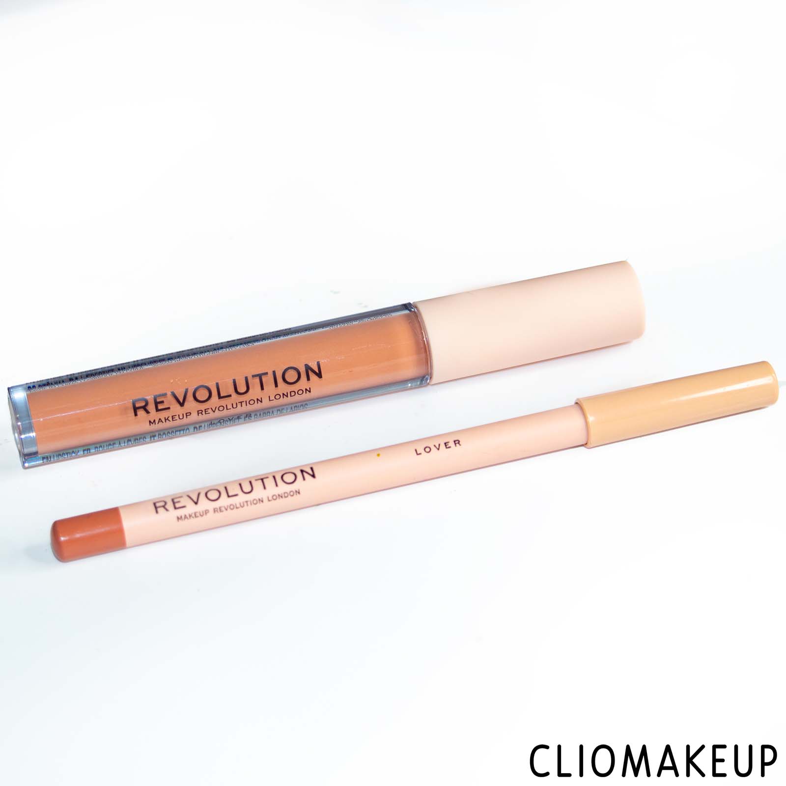 cliomakeup-recensione-kit-countouring-revolution-lip-contour-kit-ultra-matte-4