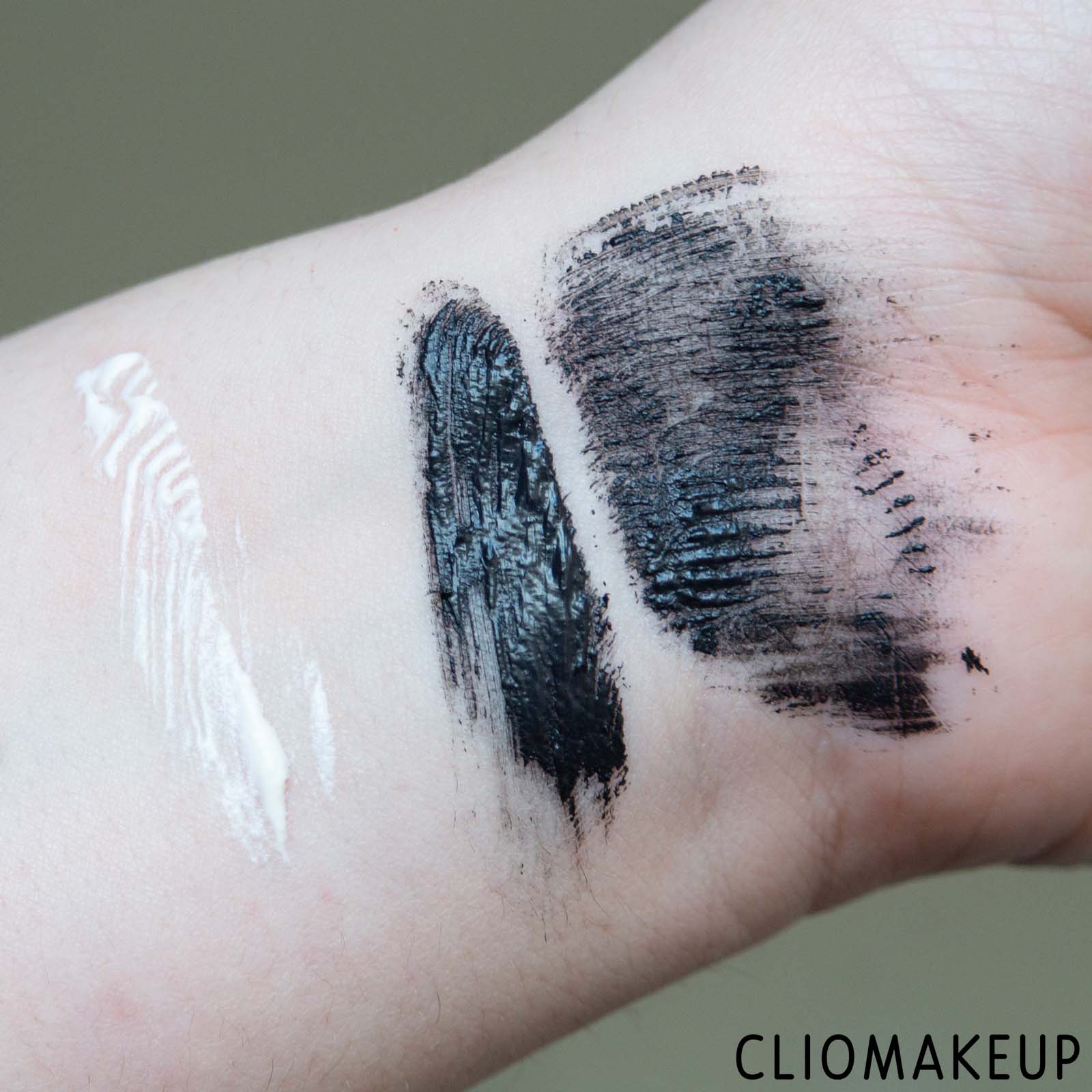 cliomakeup-recensione-mascara-loreal-double-extension-carbon-black-mascara-6