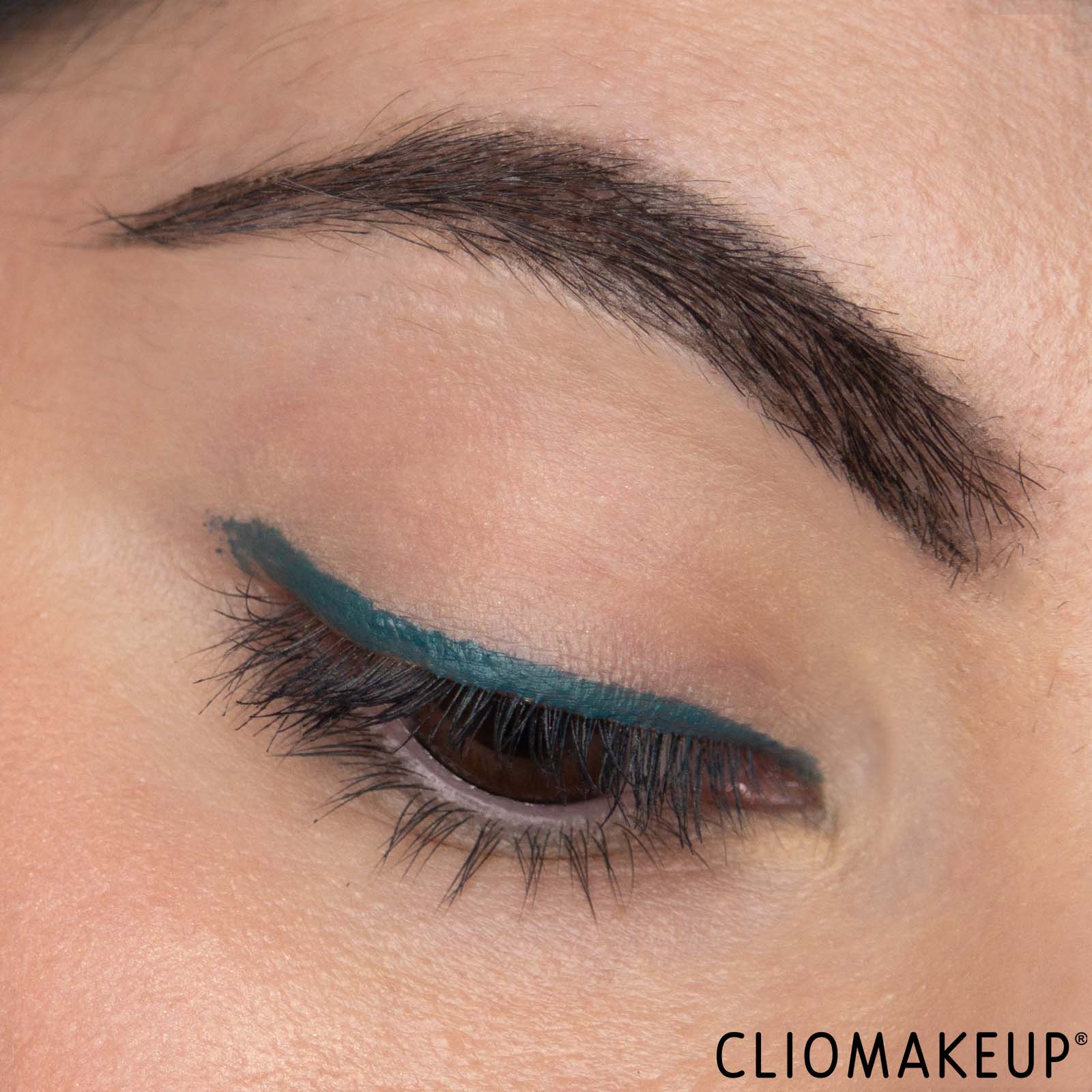 cliomakeup-recensione-eyeliner-catrice-calligraph-artist-matte-eyeliner-10