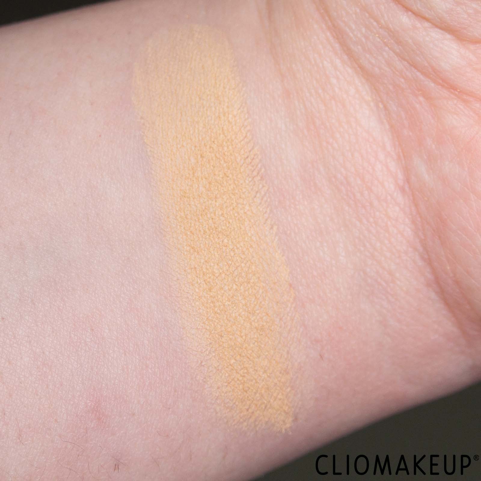 cliomakeup-recensione-fondotinta-catrice-18h-hd-matte-fondotinta-in-polvere-7