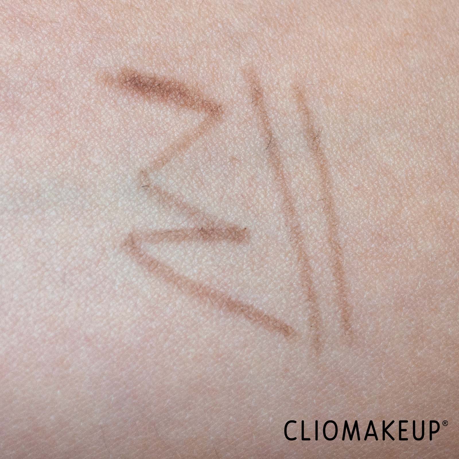 cliomakeup-recensione-matita-sopracciglia-haus-laboratories-the-edge-precision-brow-pencil-6