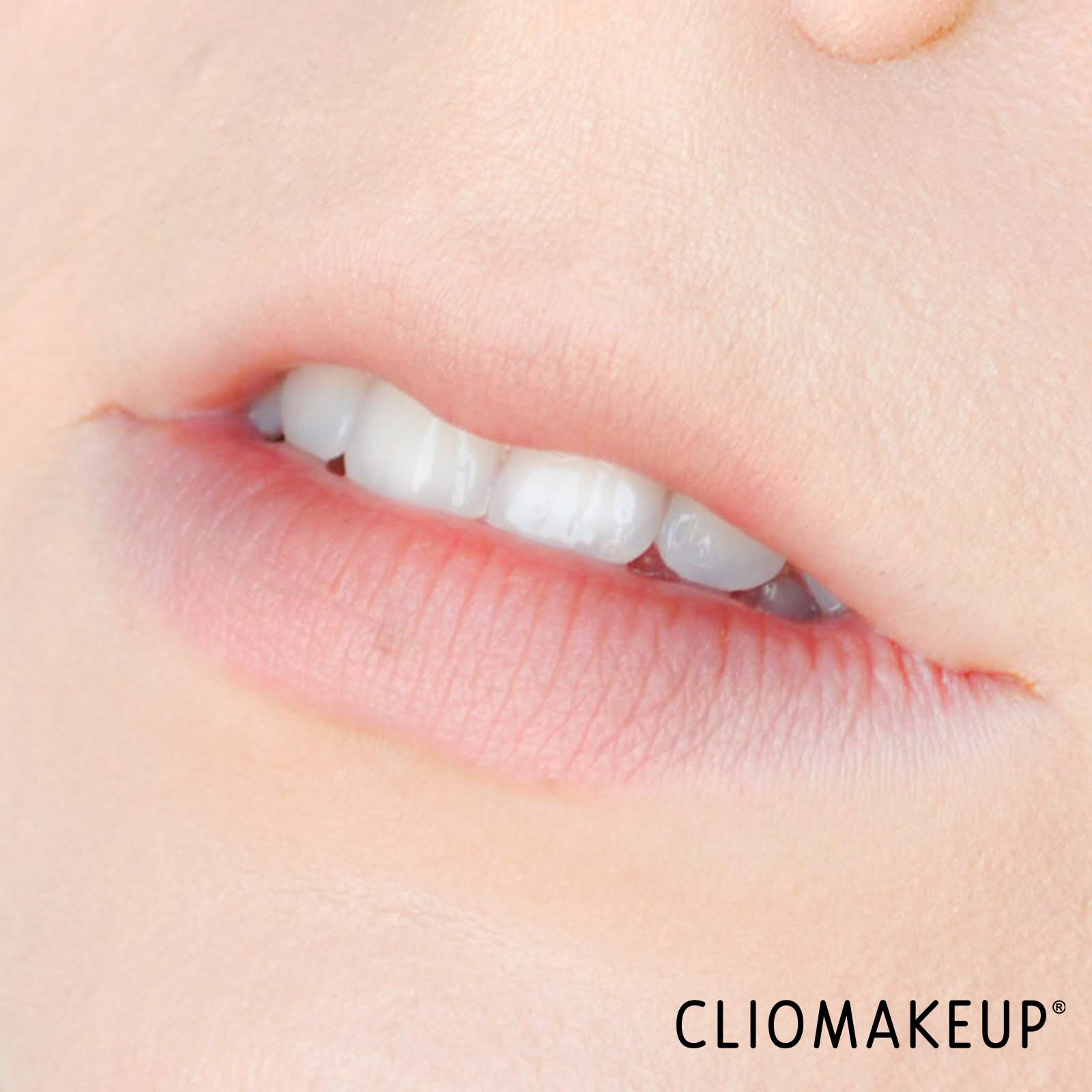 cliomakeup-recensione-olio-labbra-gisou-honey-infused-lip-oil-8