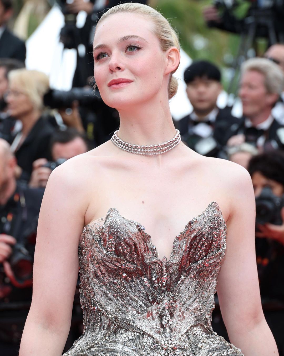 cliomakeup-festival-cannes-2023-beauty-look-star-elle-fanning