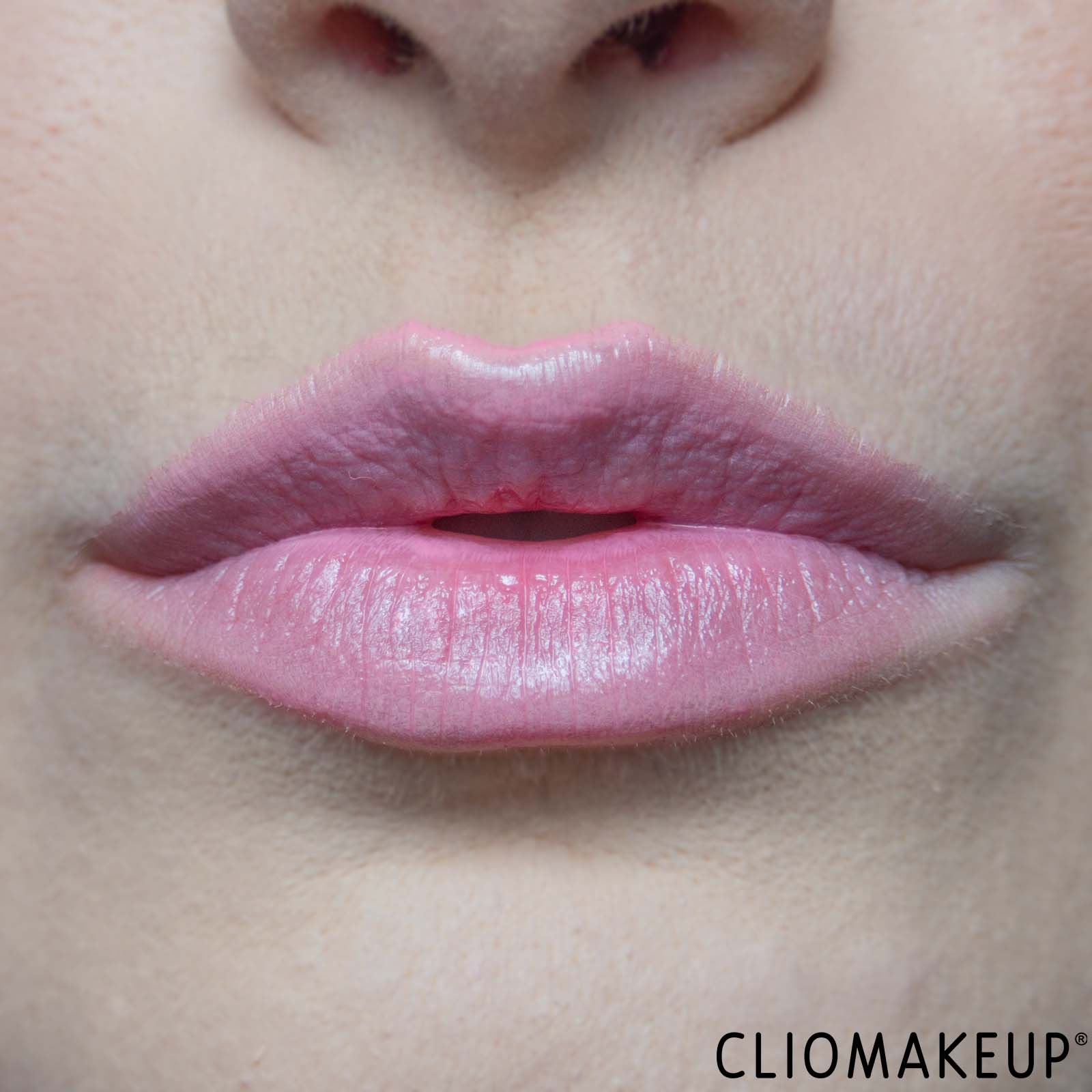 cliomakeup-recensione-balsamo-labbra-essence-bloomin-bright-lip-glow-stick-10