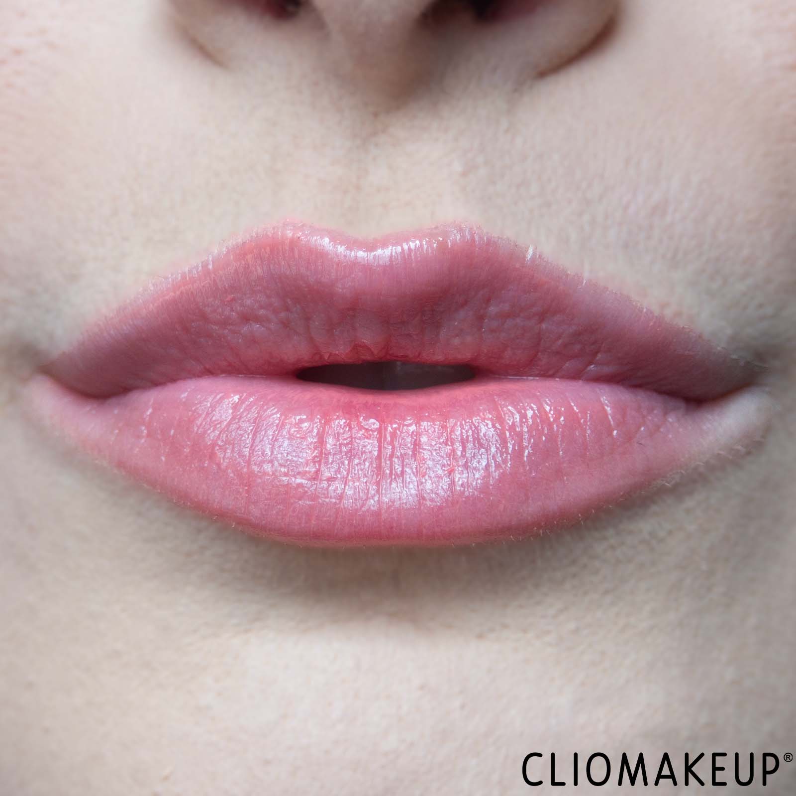 cliomakeup-recensione-balsamo-labbra-essence-bloomin-bright-lip-glow-stick-12