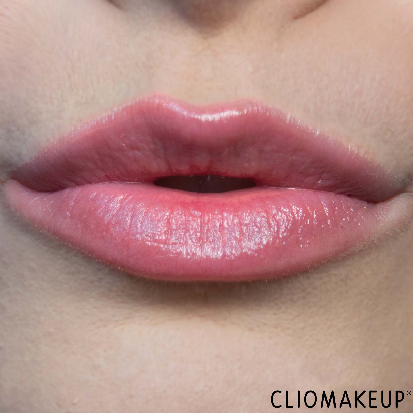 cliomakeup-recensione-balsamo-labbra-essence-bloomin-bright-lip-glow-stick-13