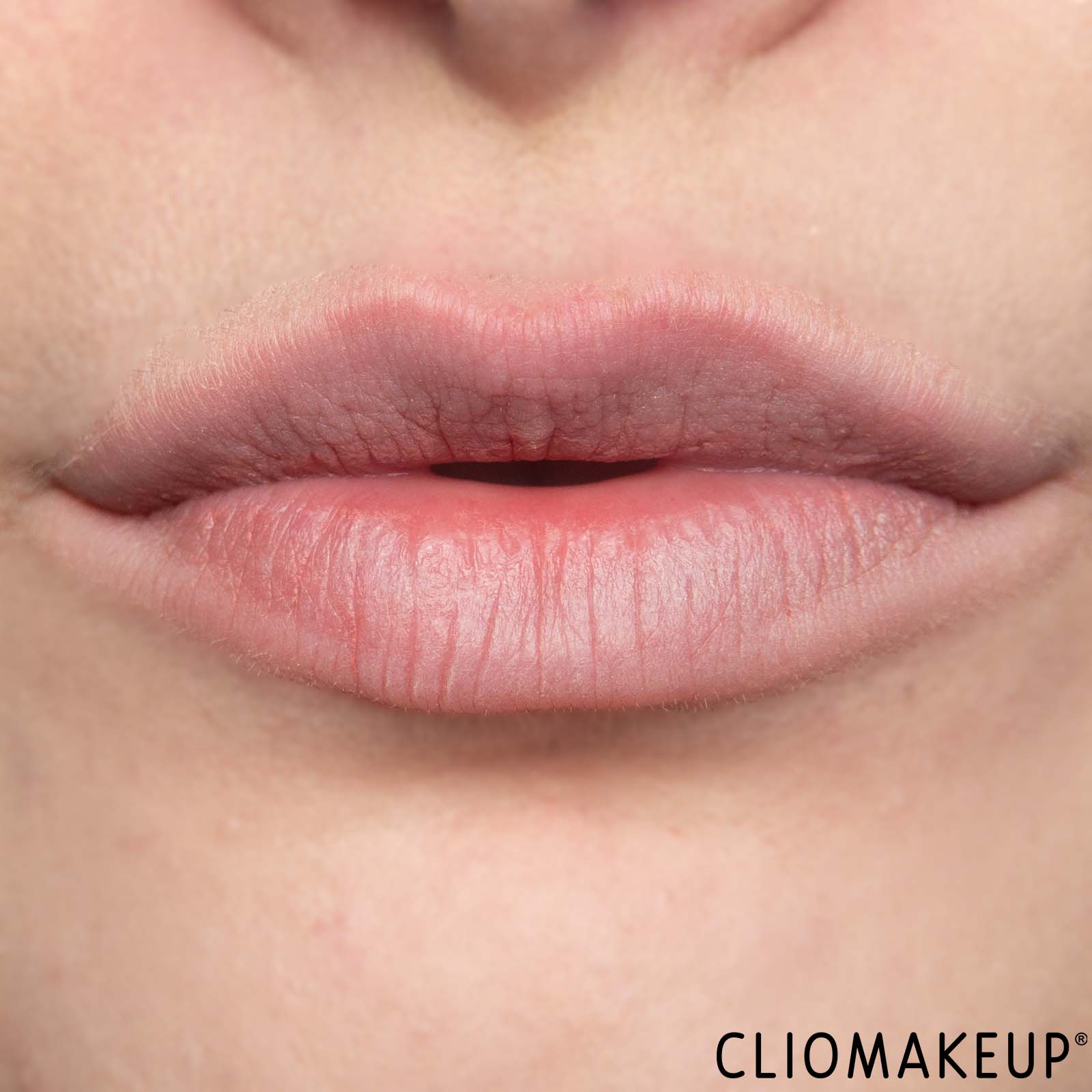 cliomakeup-recensione-balsamo-labbra-essence-bloomin-bright-lip-glow-stick-9