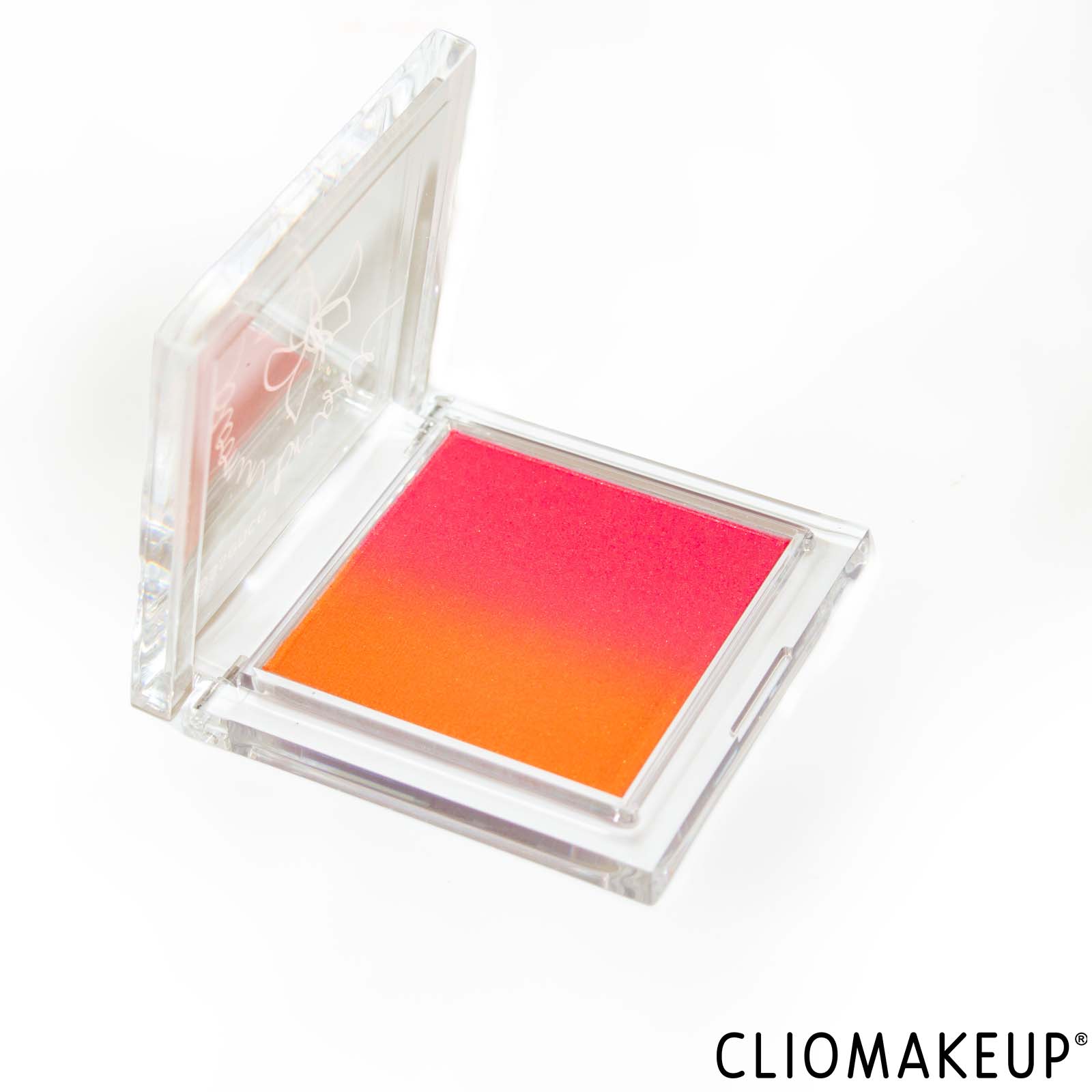 cliomakeup-recensione-blush-essence-rouge-e-highlighter-bloomin-bright-blushlighter-3