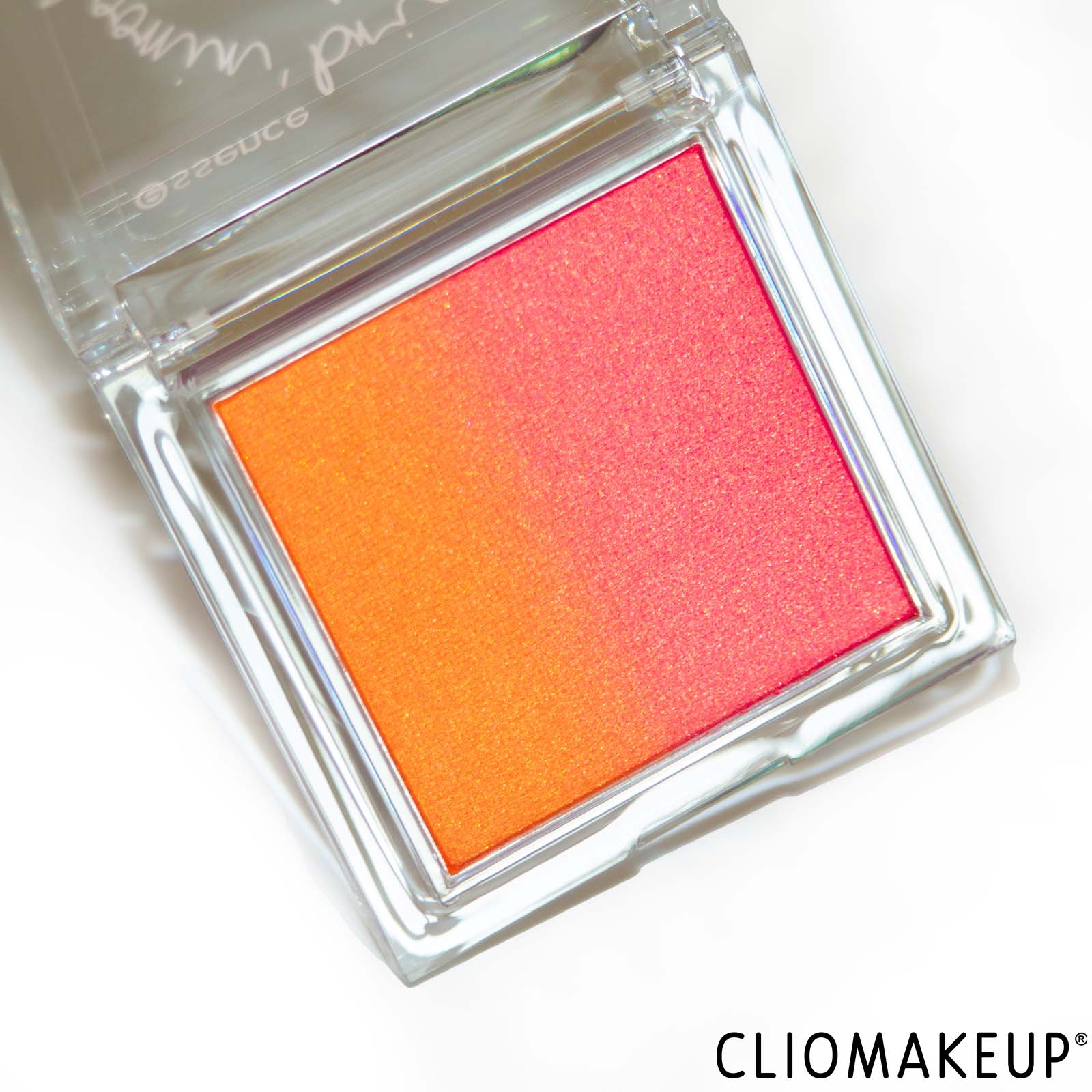 cliomakeup-recensione-blush-essence-rouge-e-highlighter-bloomin-bright-blushlighter-5