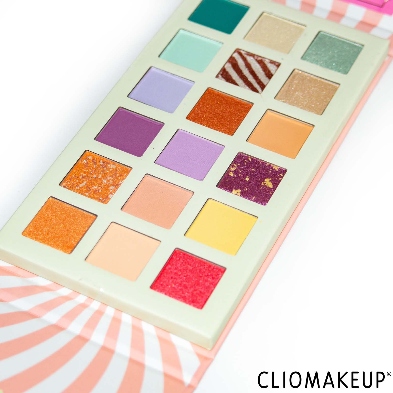 cliomakeup-recensione-palette-essence-ready-for-a-ride-eyeshadow-palette-4