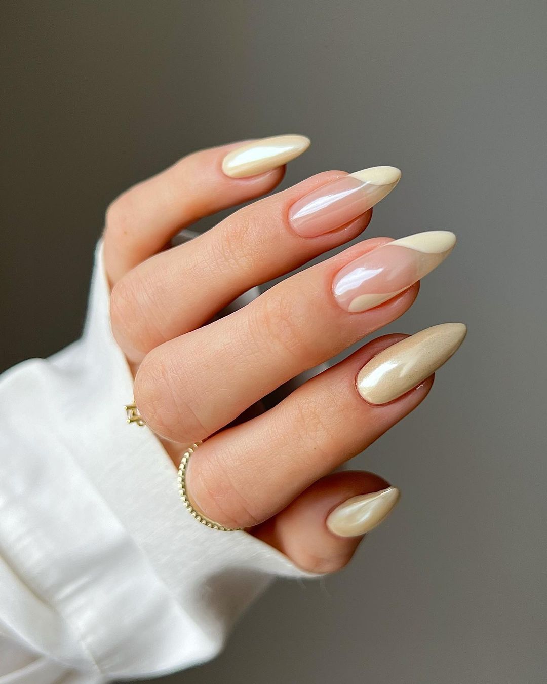 cliomakeup-vanilla-chrome-nails-6