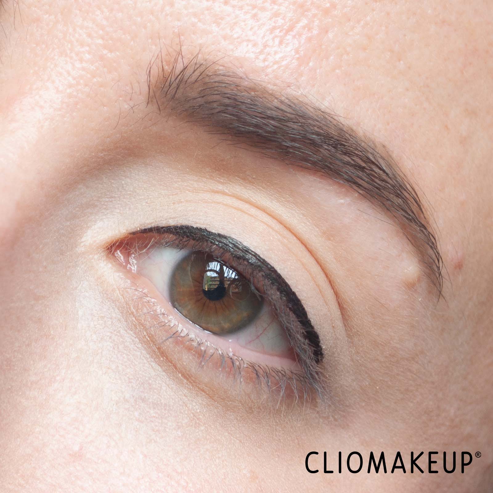 cliomakeup-recensione-fondotinta-mac-studio-fix-every-wear-all-over-face-pen-10