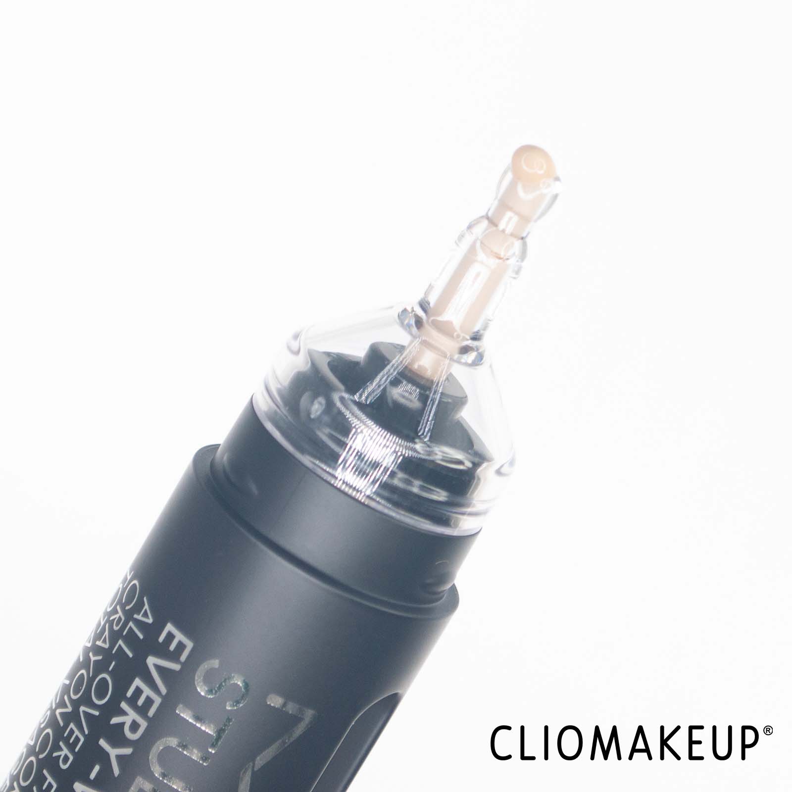 cliomakeup-recensione-fondotinta-mac-studio-fix-every-wear-all-over-face-pen-5