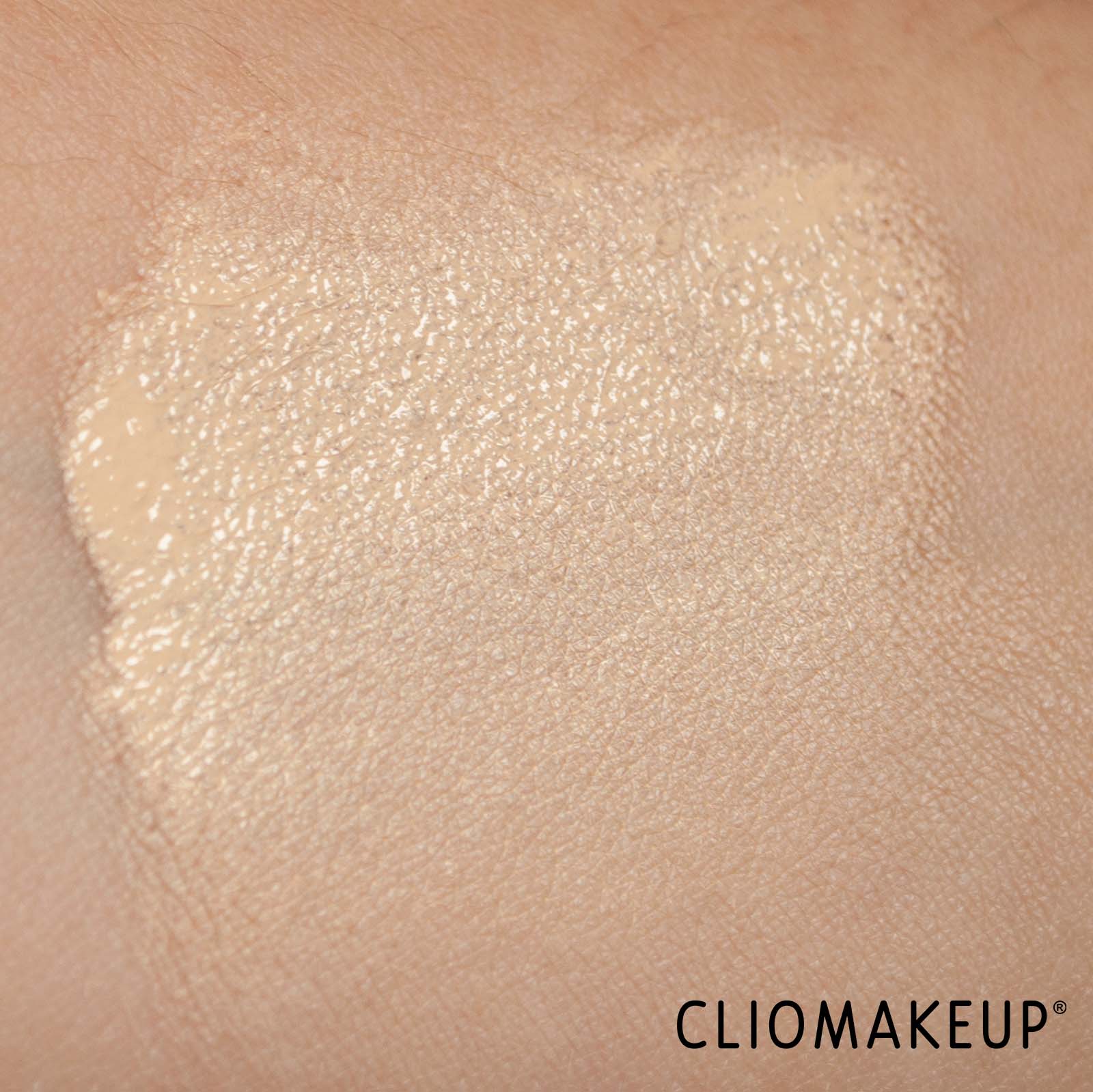 cliomakeup-recensione-fondotinta-mac-studio-fix-every-wear-all-over-face-pen-6