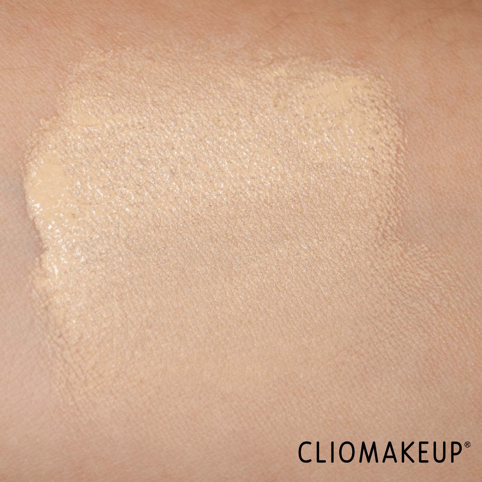 cliomakeup-recensione-fondotinta-mac-studio-fix-every-wear-all-over-face-pen-7