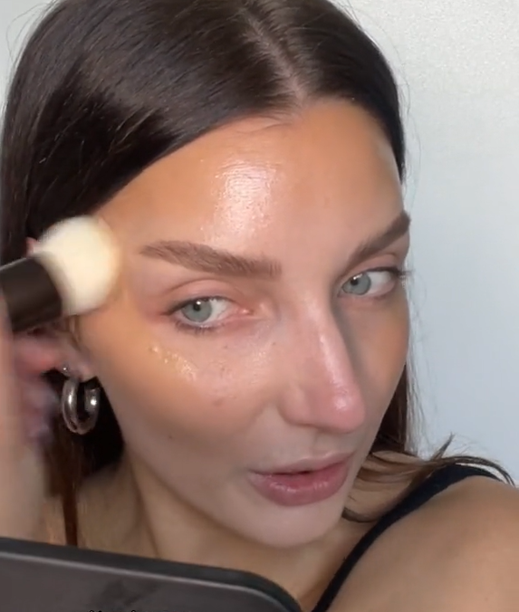 cliomakeup-latte-make-up-nuovo-trend-tiktok-perfetto-per-estate-4