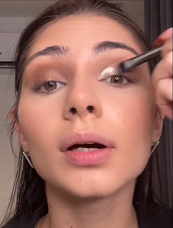 cliomakeup-latte-make-up-nuovo-trend-tiktok-perfetto-per-estate-6