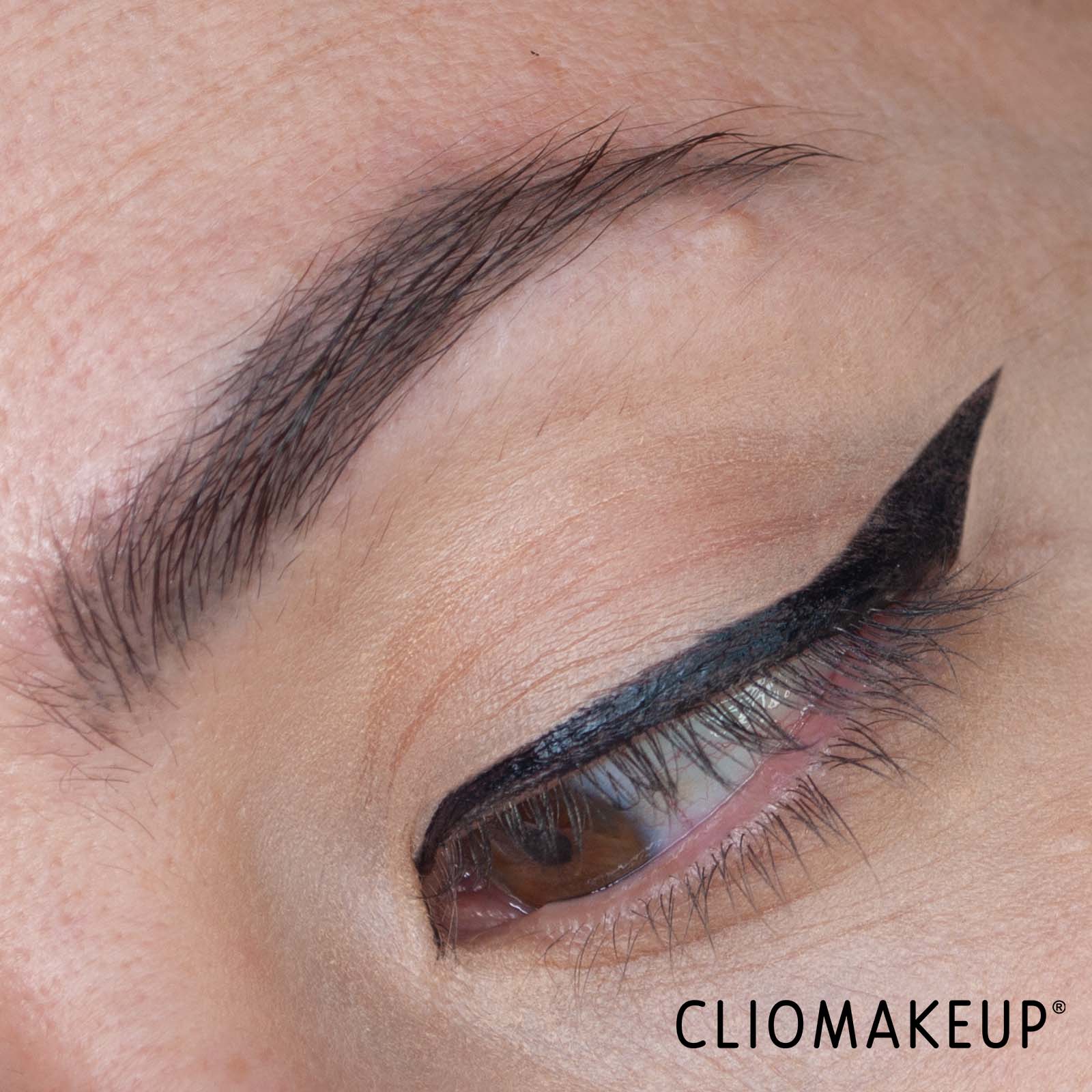 cliomakeup-recensione-eyeliner-wycon-graphic-effect-eyeliner-pen-11