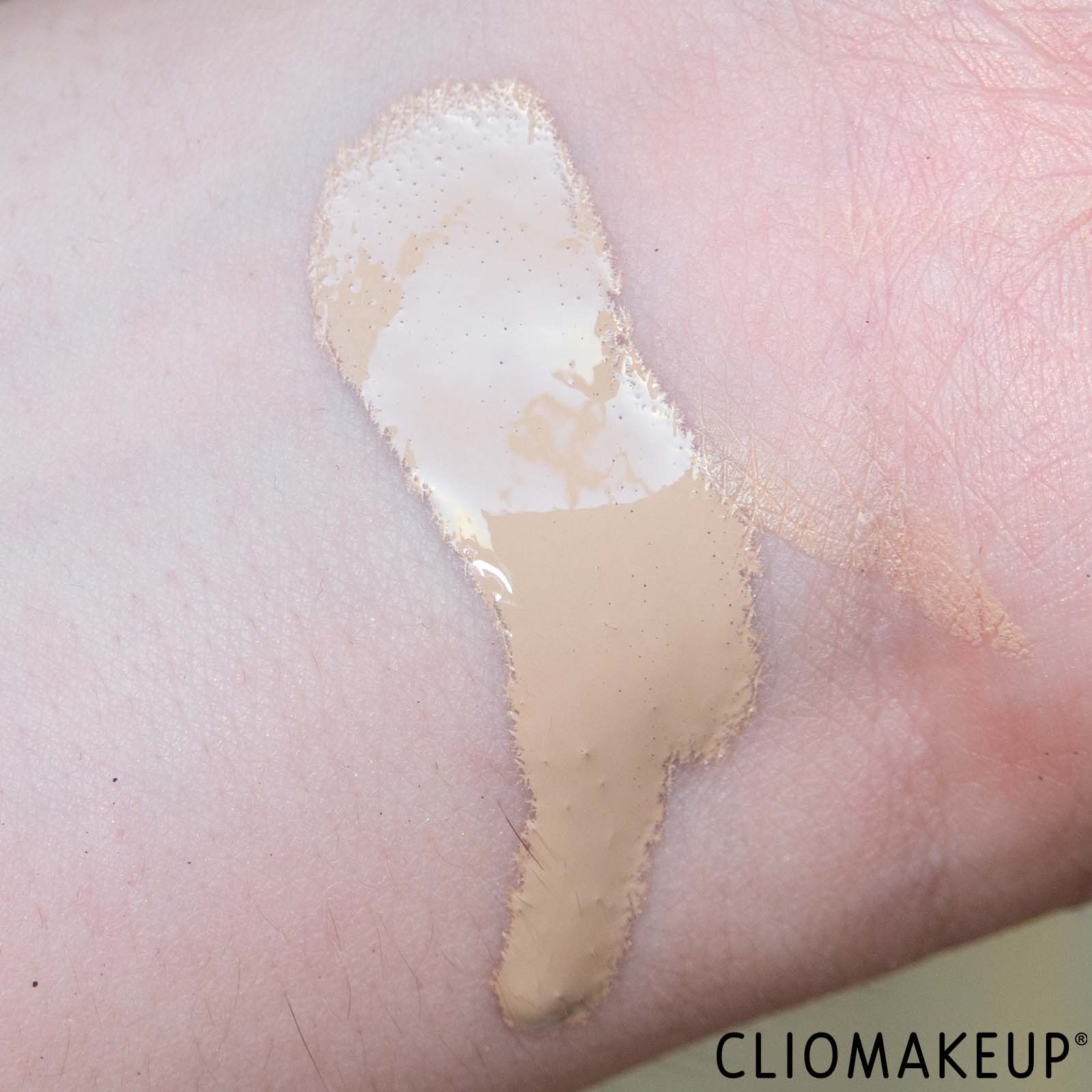 cliomakeup-recensione-fondotinta-estee-lauder-futurist-hydra-rescue-moisturizing-spf45-6