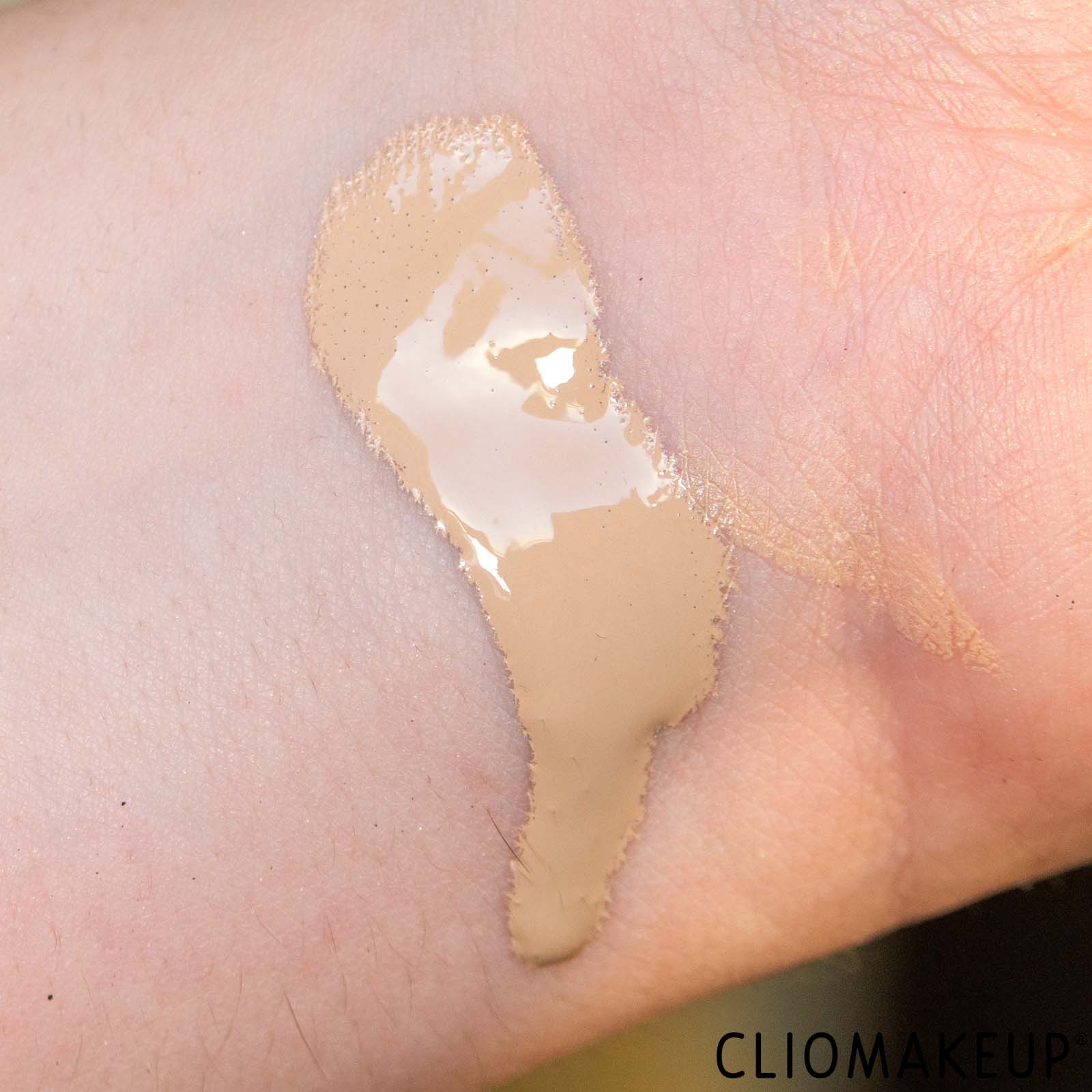 cliomakeup-recensione-fondotinta-estee-lauder-futurist-hydra-rescue-moisturizing-spf45-7