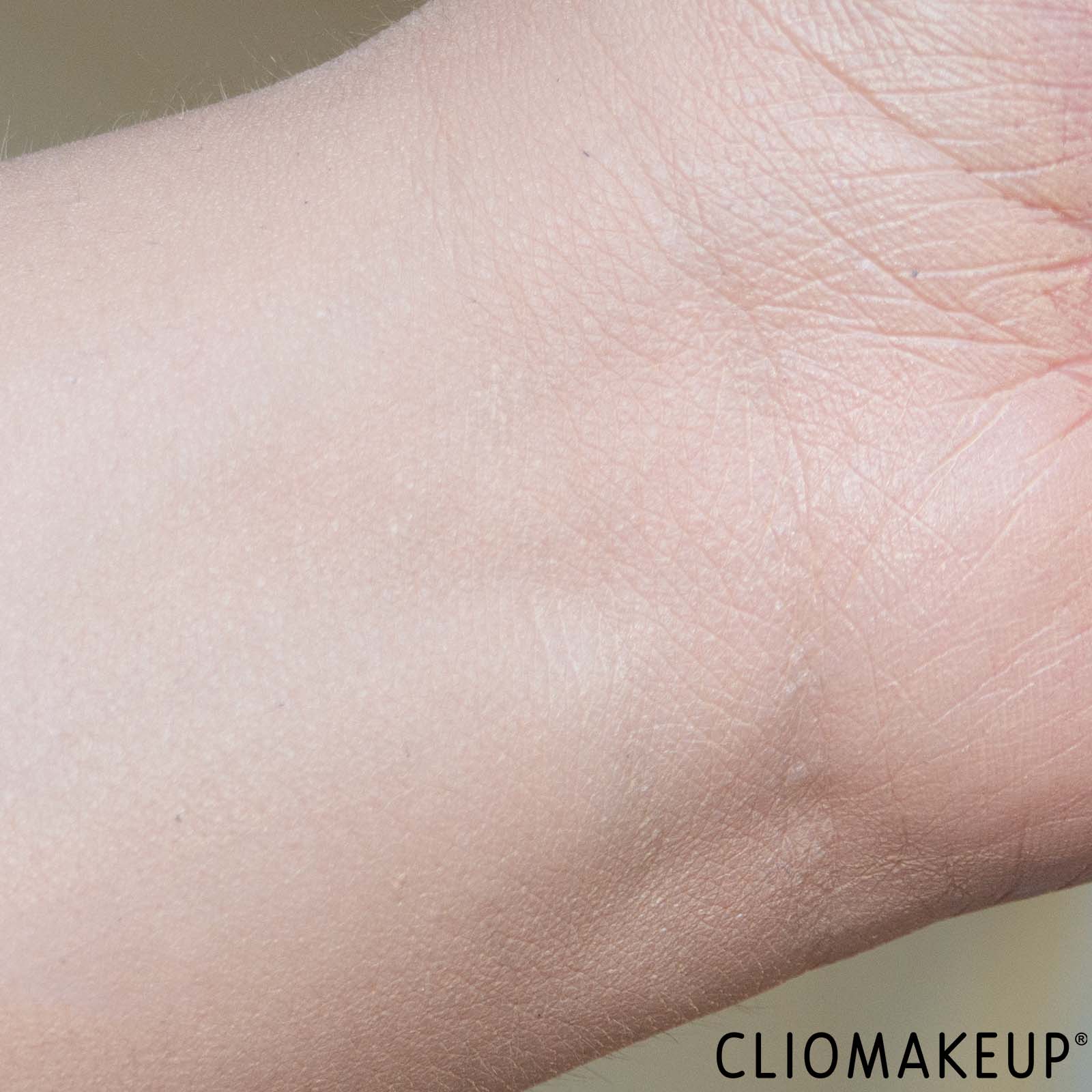 cliomakeup-recensione-fondotinta-estee-lauder-futurist-hydra-rescue-moisturizing-spf45-8