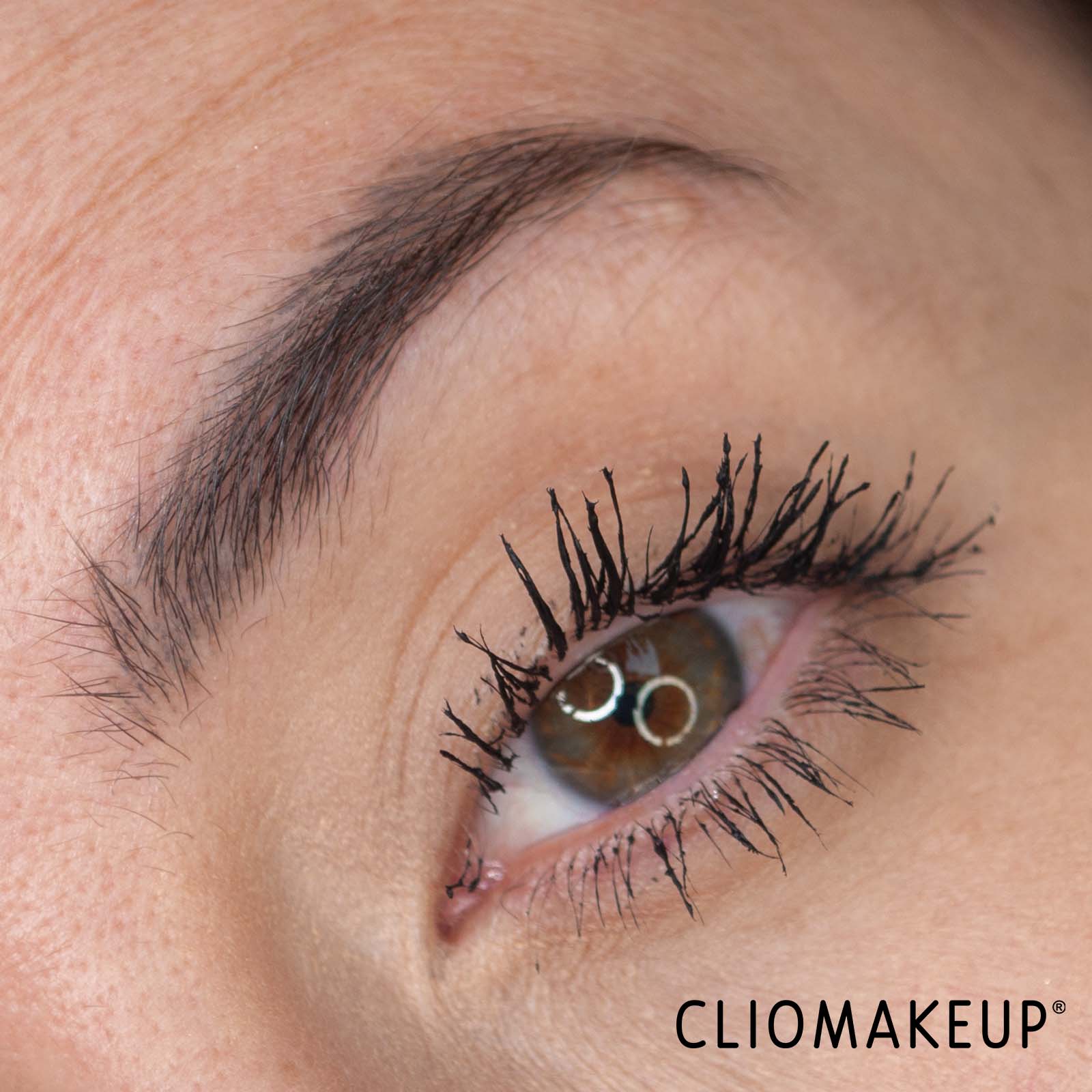 cliomakeup-recensione-mascara-huda-beauty-one-coat-wow!-extra-volumizing-and-lifting-mascara-13