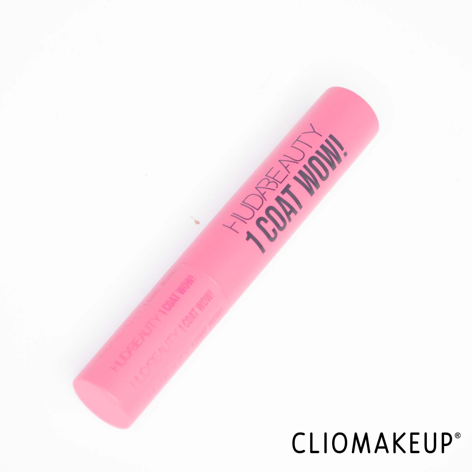 cliomakeup-recensione-mascara-huda-beauty-one-coat-wow!-extra-volumizing-and-lifting-mascara-4