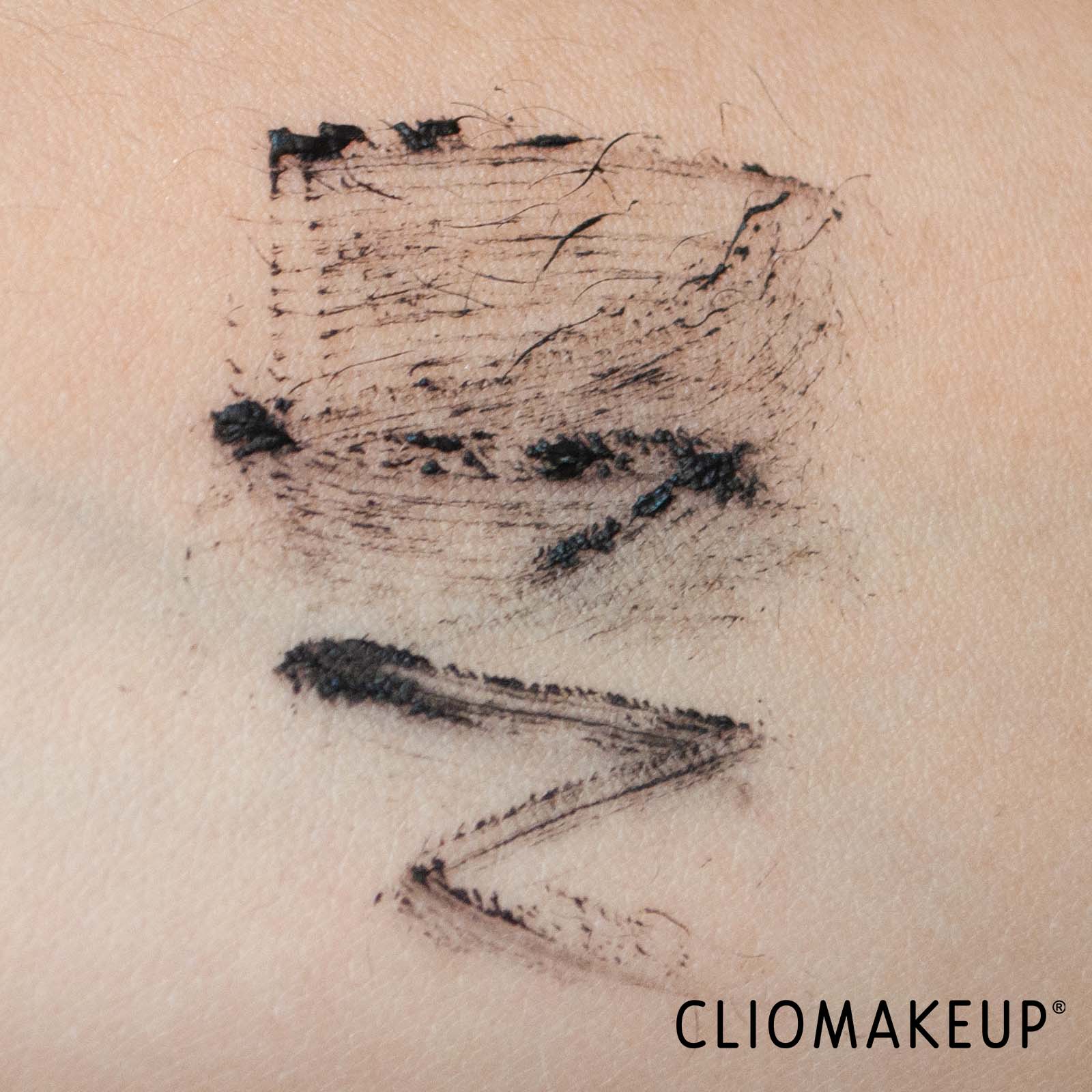 cliomakeup-recensione-mascara-huda-beauty-one-coat-wow!-extra-volumizing-and-lifting-mascara-6