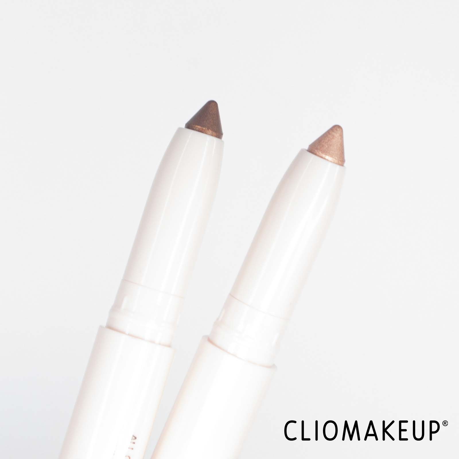 cliomakeup-recensione-ombretti-rare-beauty-all-of-the-above-weightless-eyeshadow-stick-5