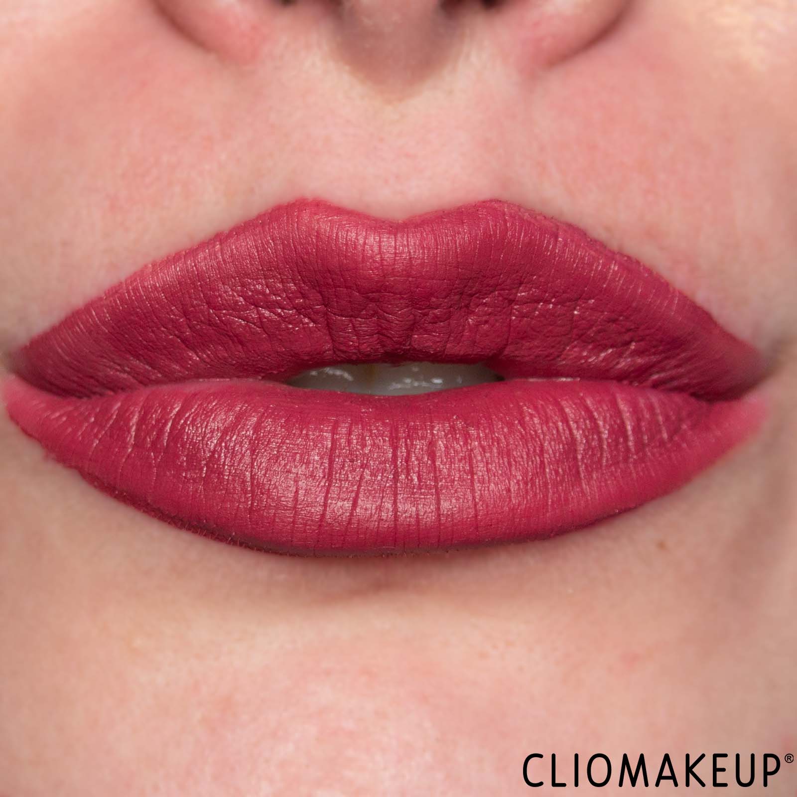 cliomakeup-recensione-rossetto-essence-8h-matte-liquid-lipstick-13