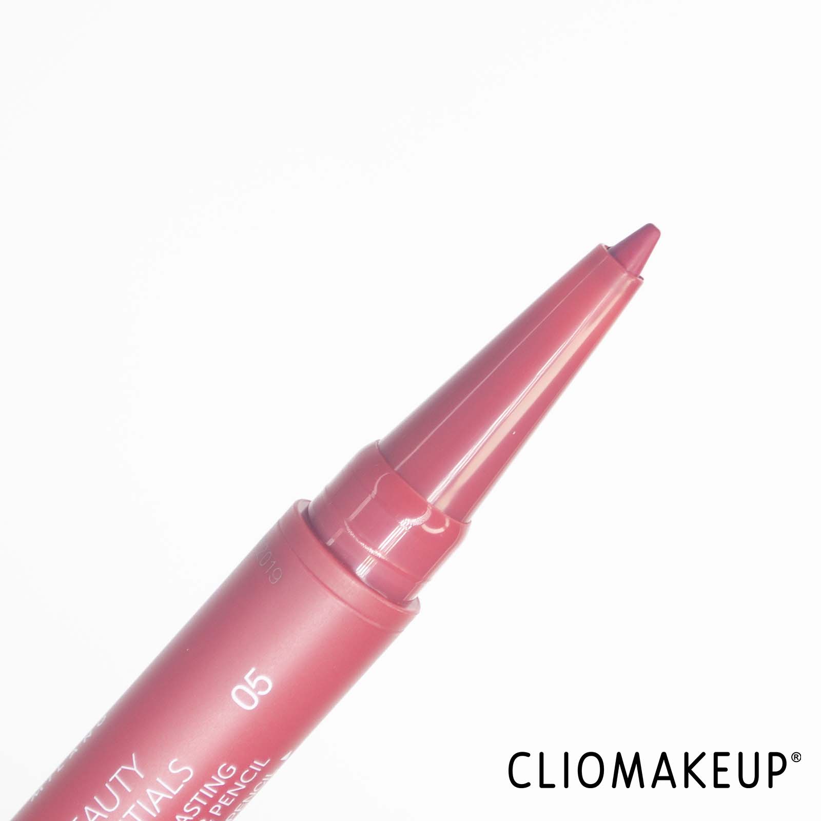 cliomakeup-recensione-rossetto-kiko-beauty-essentials-2-in-1-long-lasting-matte-lipstick-e-pencil-5