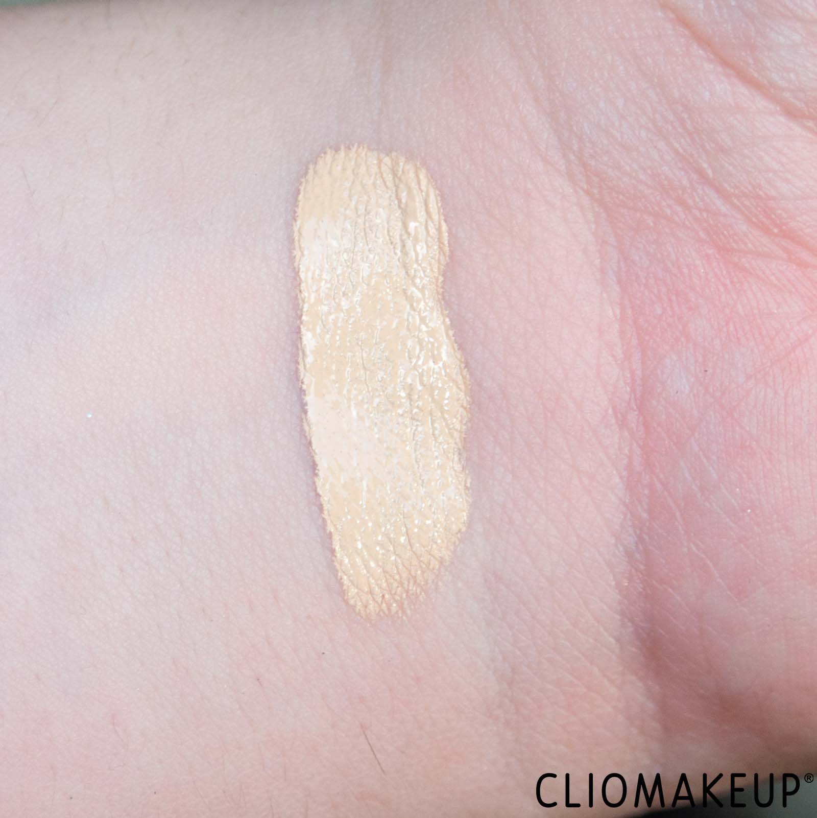 cliomakeup-recensione-fondotinta-essence-foundation-i-love-flawless-skin-foundation-6