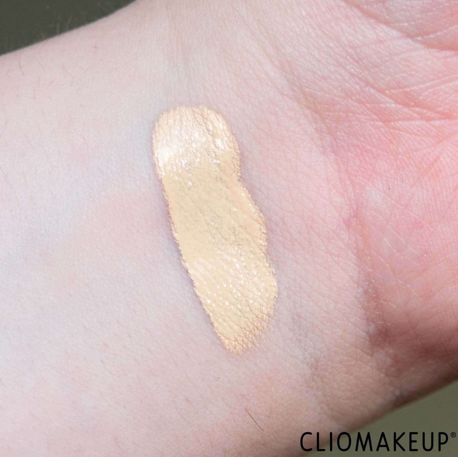 cliomakeup-recensione-fondotinta-essence-foundation-i-love-flawless-skin-foundation-7