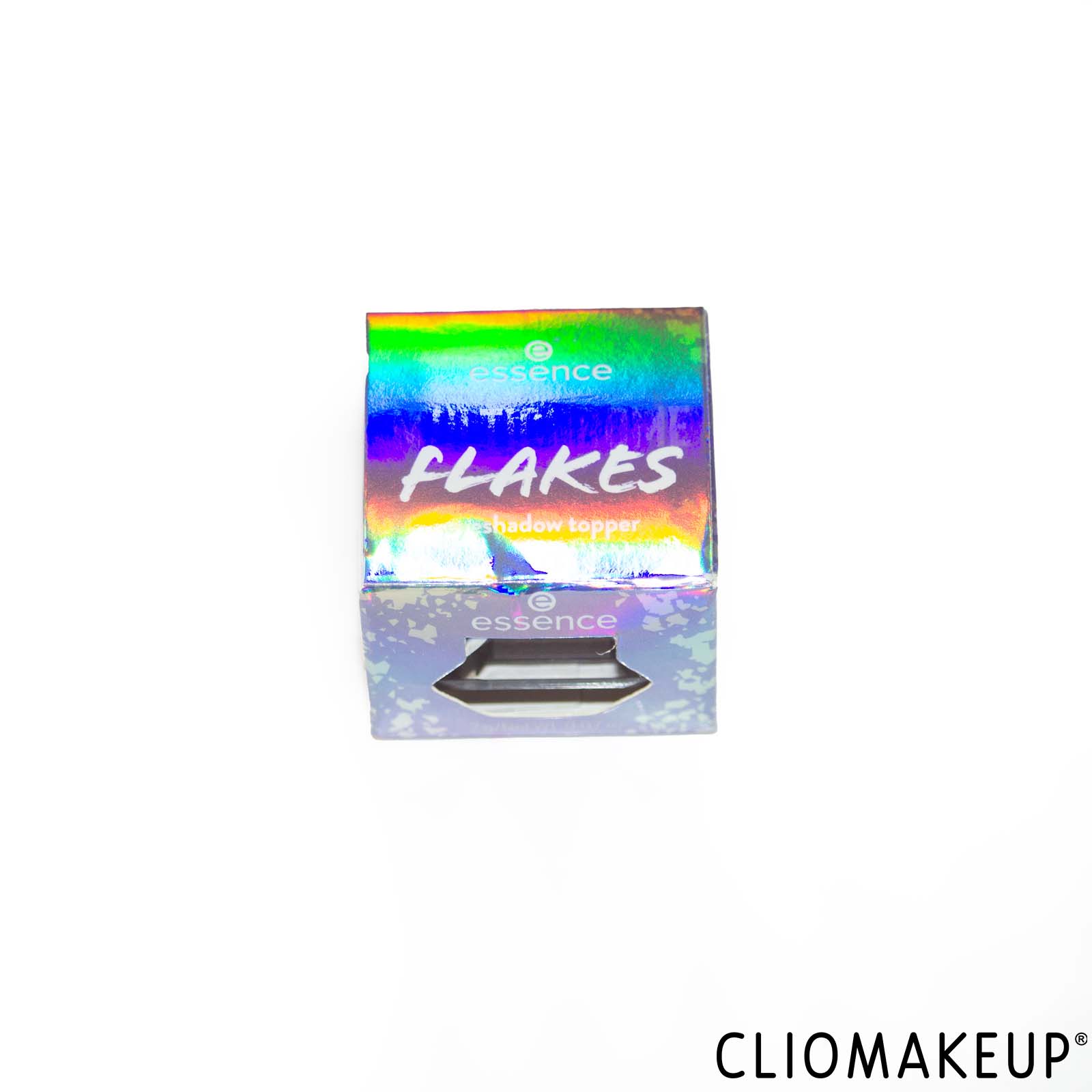 cliomakeup-recensione-ombretto-essence-multichrome-flakes-eyeshadow-topper-2