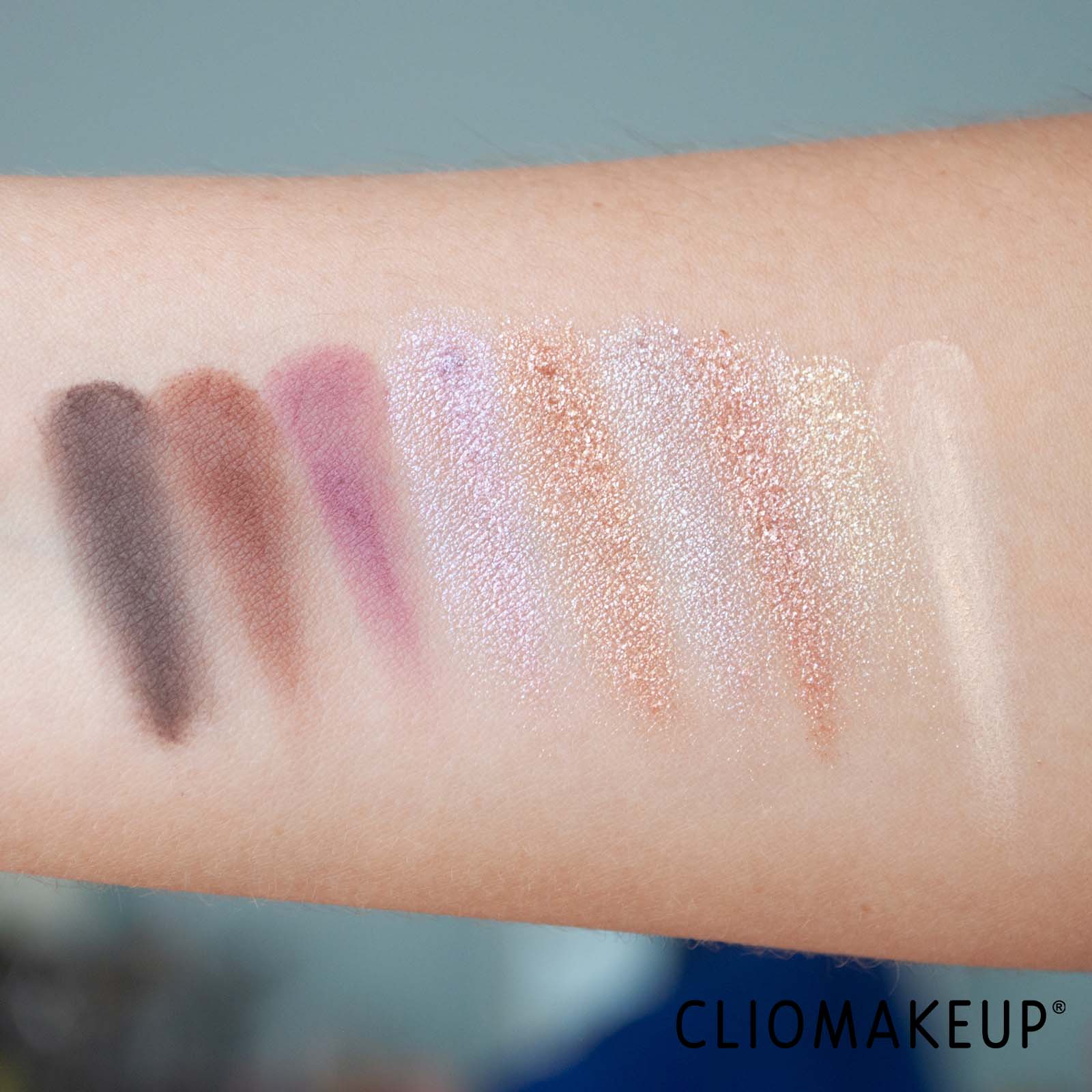 cliomakeup-recensione-palette-kiko-beauty-essentials-all-shades-of-eyeshadow-palette-6