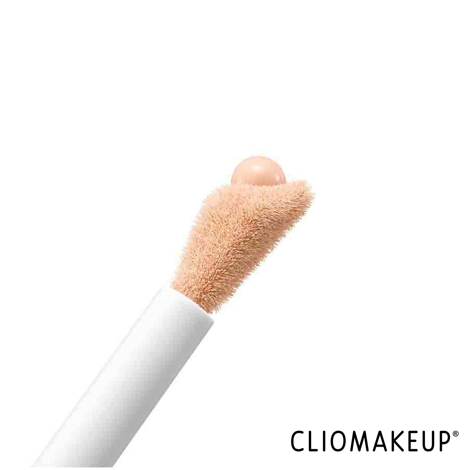 cliomakeup-recensione-correttore-lancome-teint-idole-ultra-wear-care-e-glow-serum-concealer-3