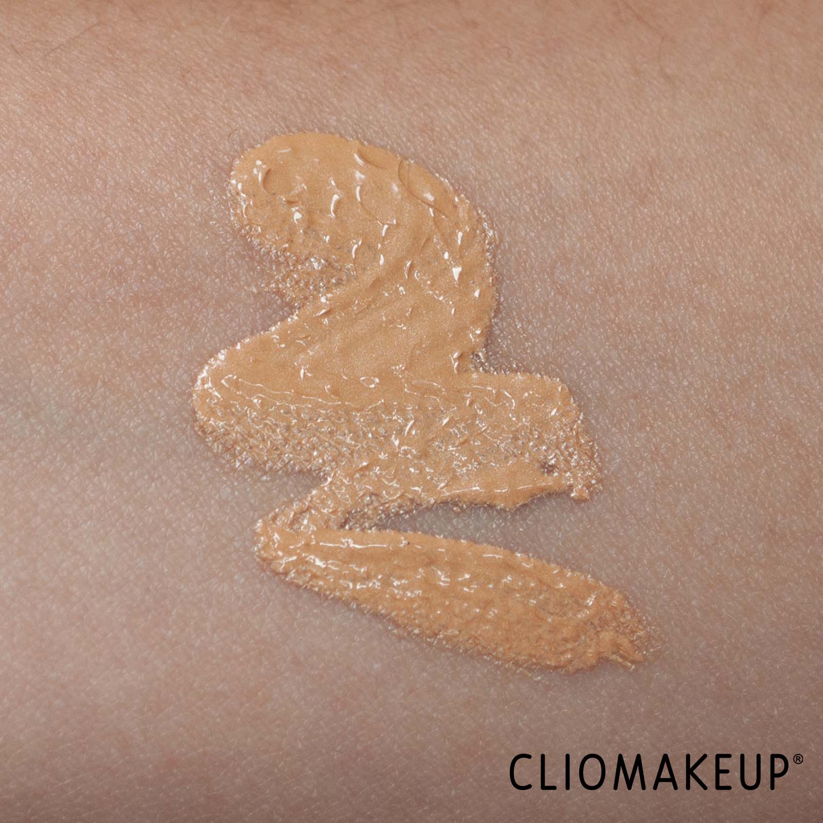 cliomakeup-recensione-crema-colorata-revolution-bright-light-face-glow-6