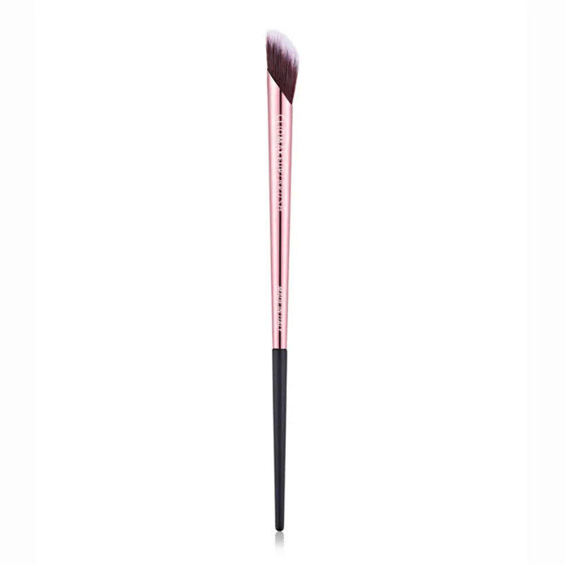 cliomakeup-come-mimetizzare-discromie-pelle-con-makeup-cliomakeupshop-concealer-shading-brush