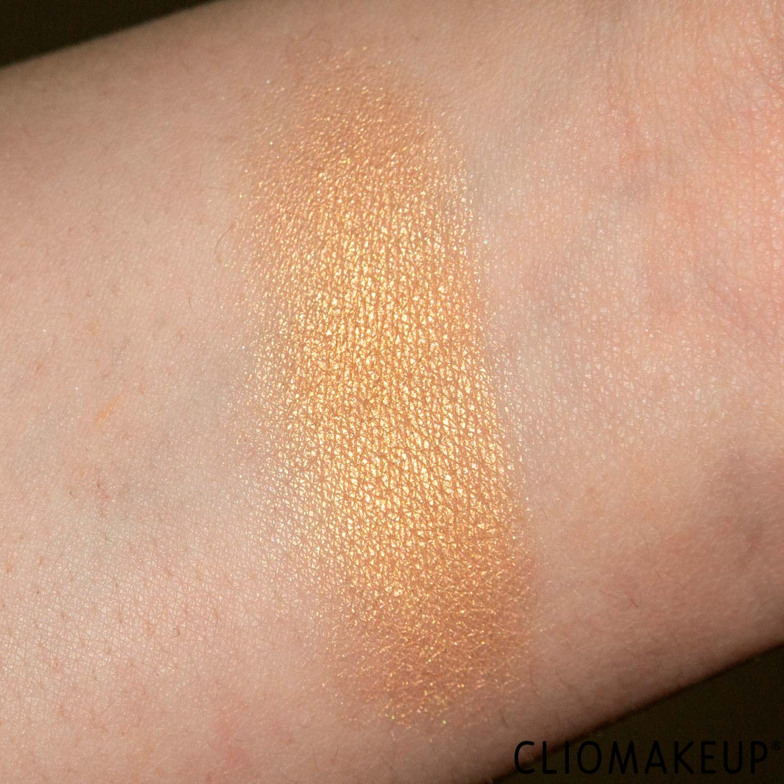 cliomakeup-recensione-bronzer-maybelline-master-chrome-terra-viso-illuminante-7