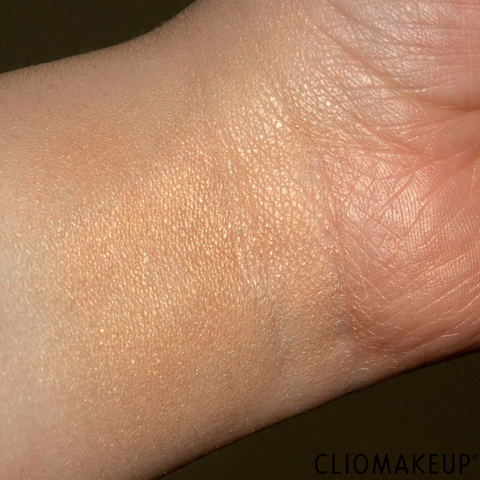 cliomakeup-recensione-bronzer-maybelline-master-chrome-terra-viso-illuminante-9