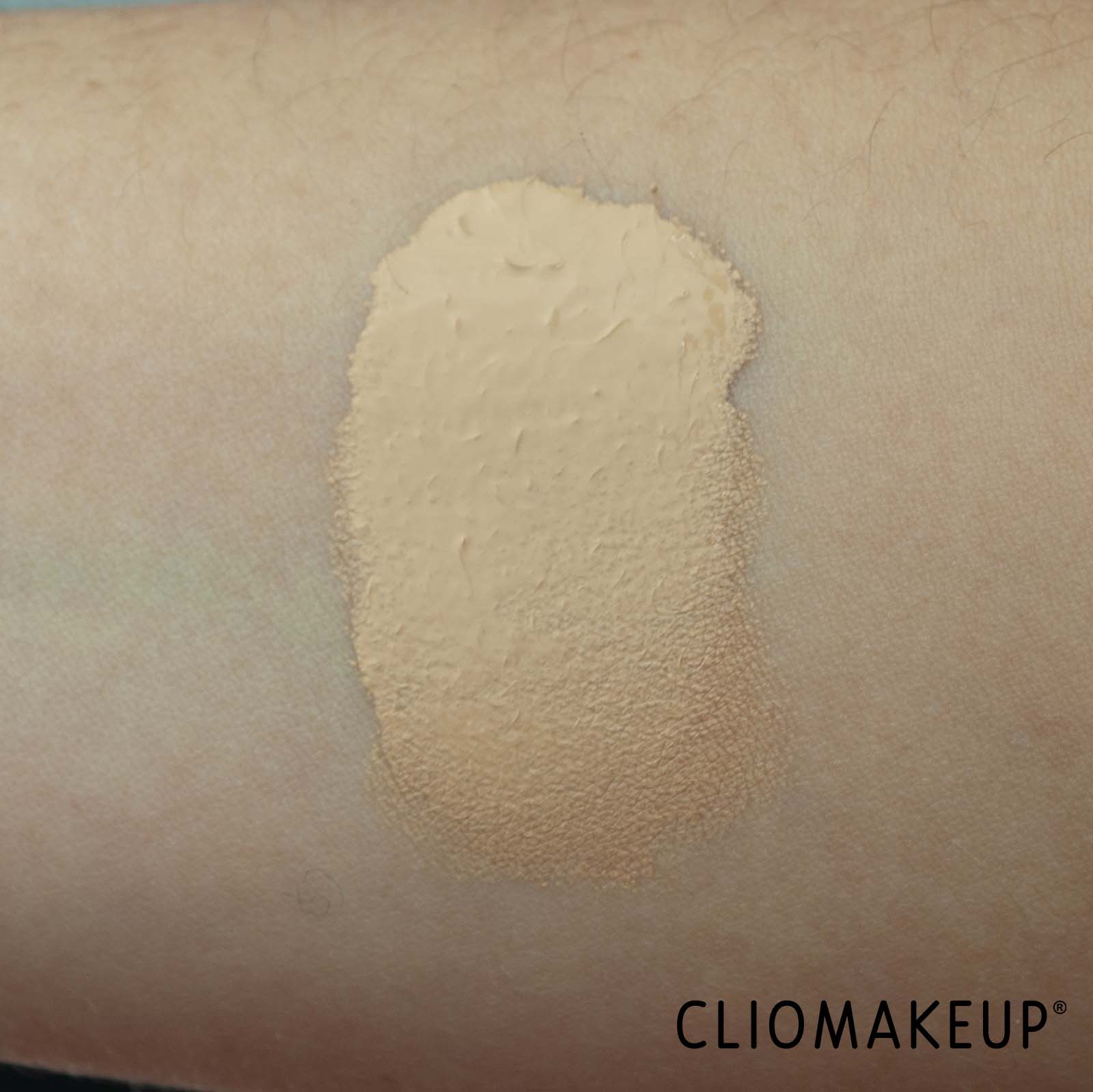 cliomakeup-recensione-fondotinta-kiko-holiday-premiere-24h-lasting-foundation-6